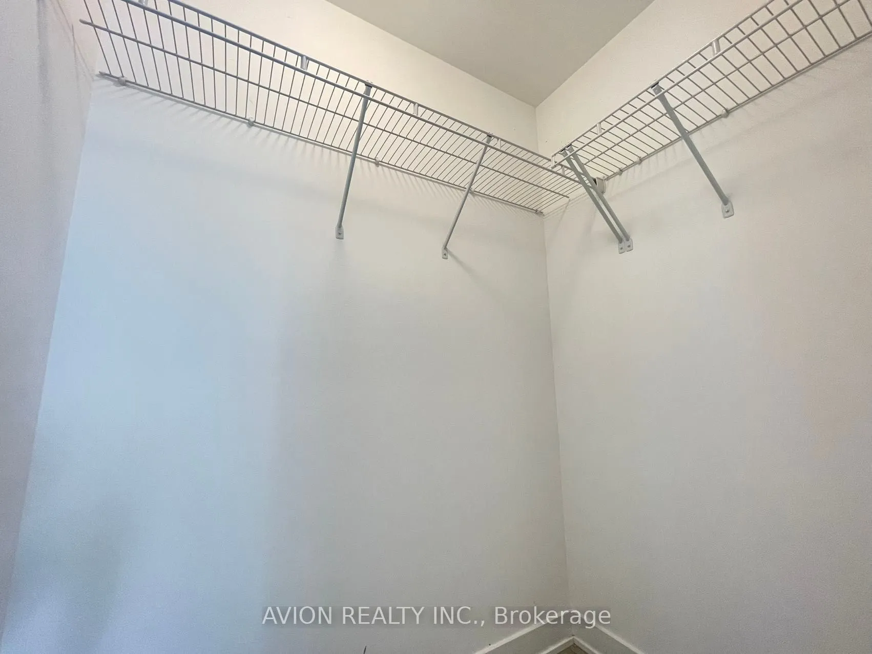 105 Oneida Crescent, #703