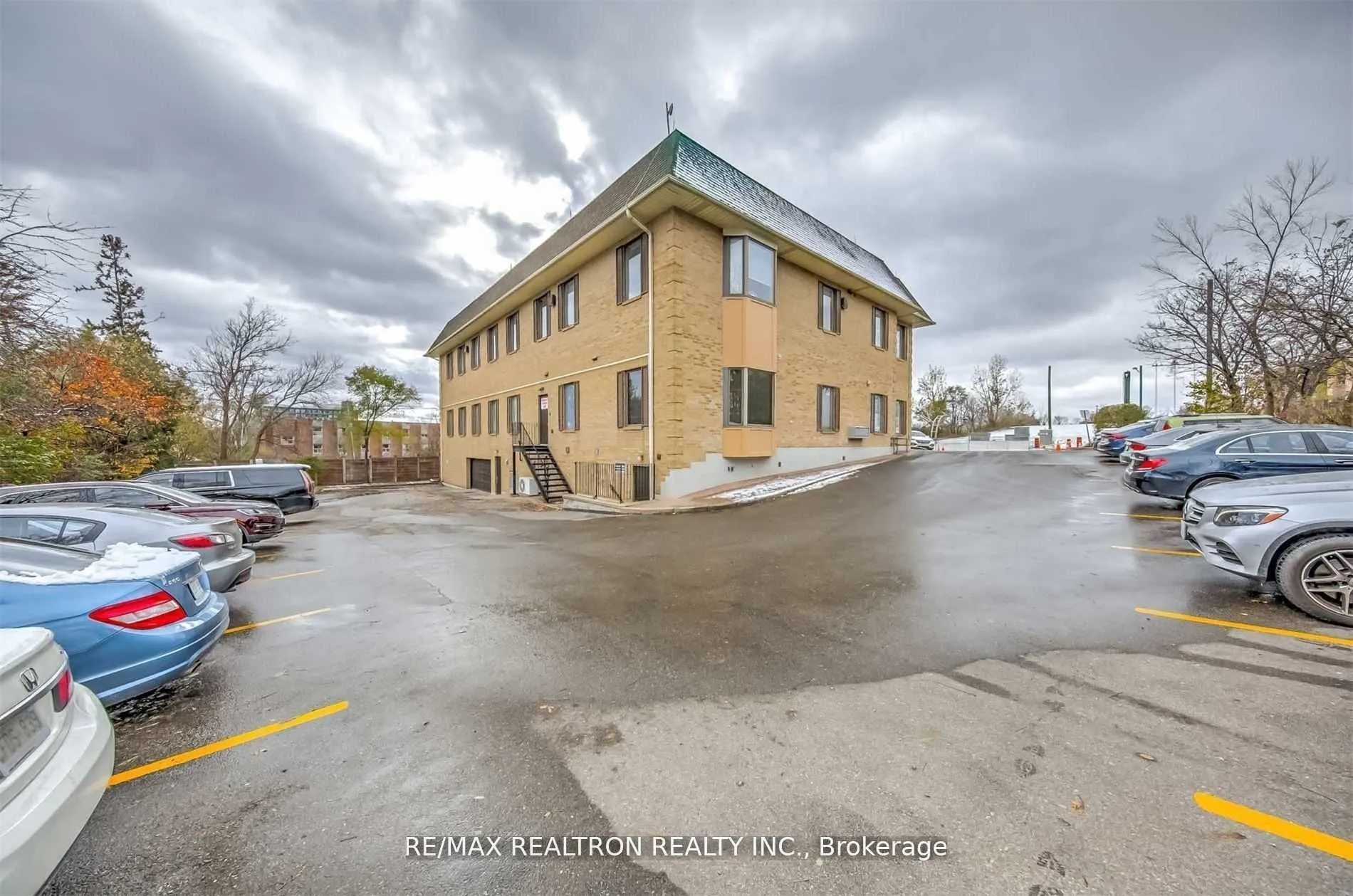 9955 Yonge Street, #207