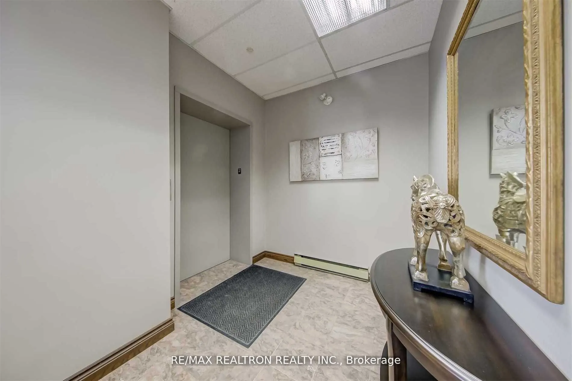 9955 Yonge Street, #207