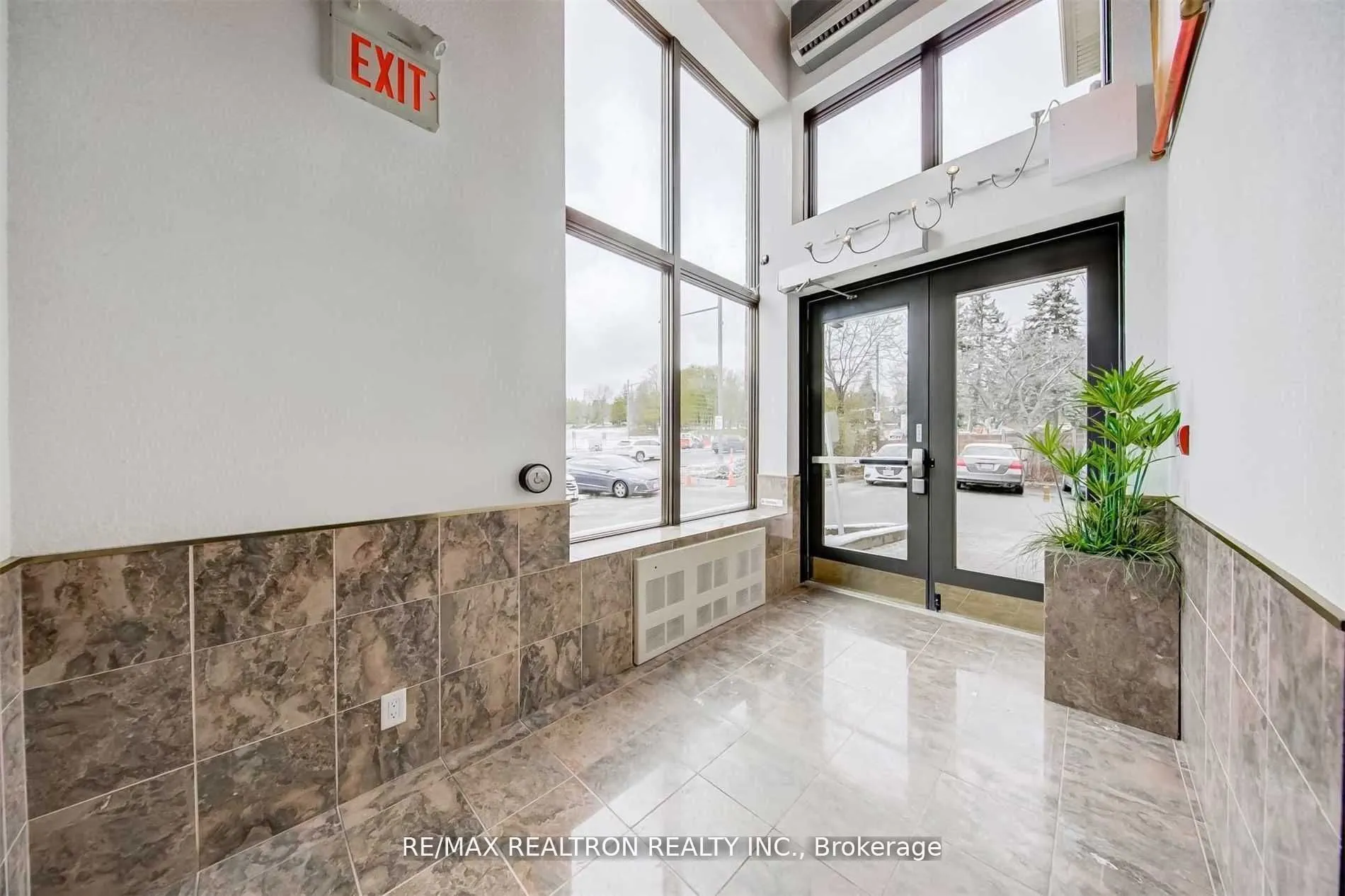 9955 Yonge Street, #207