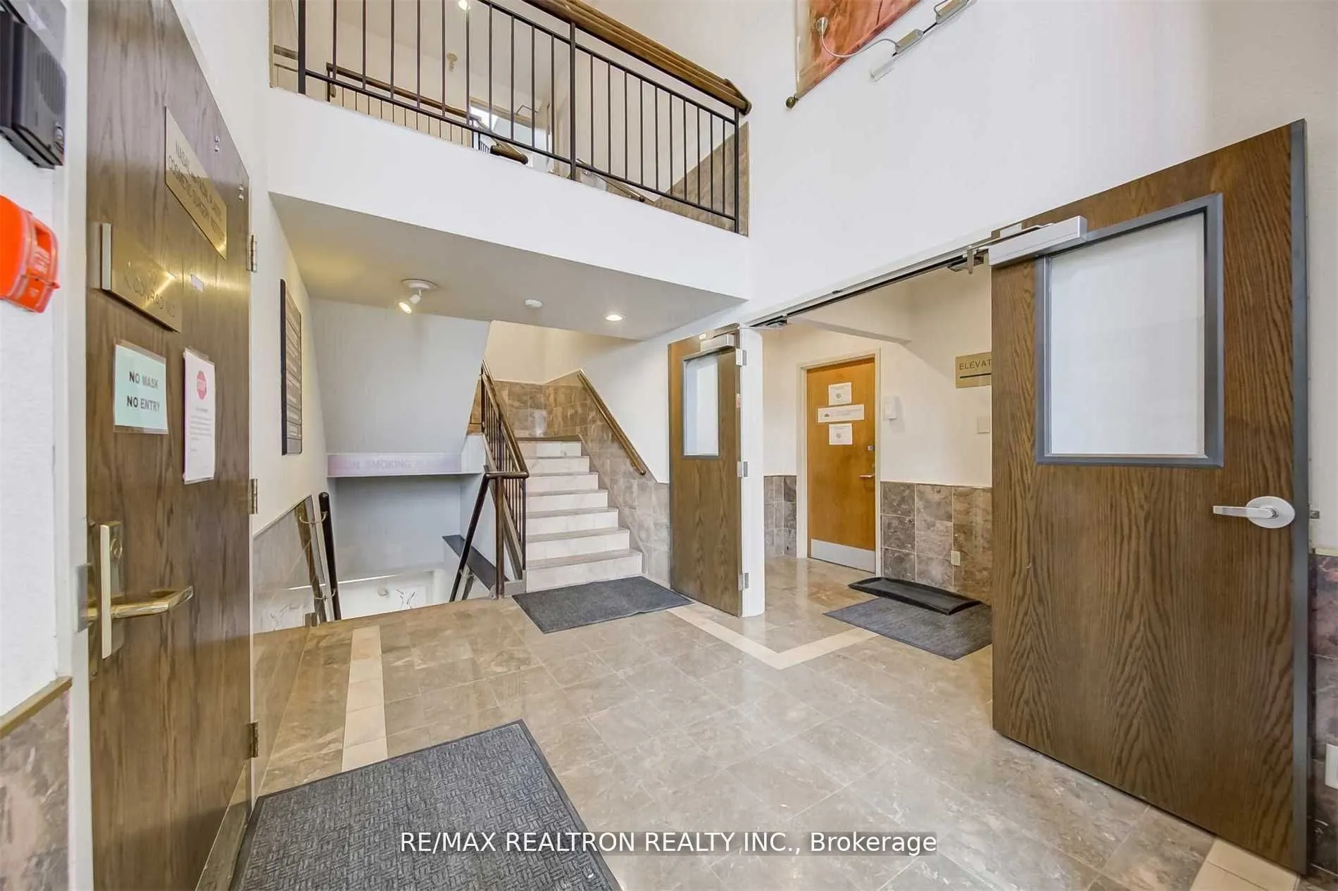 9955 Yonge Street, #207