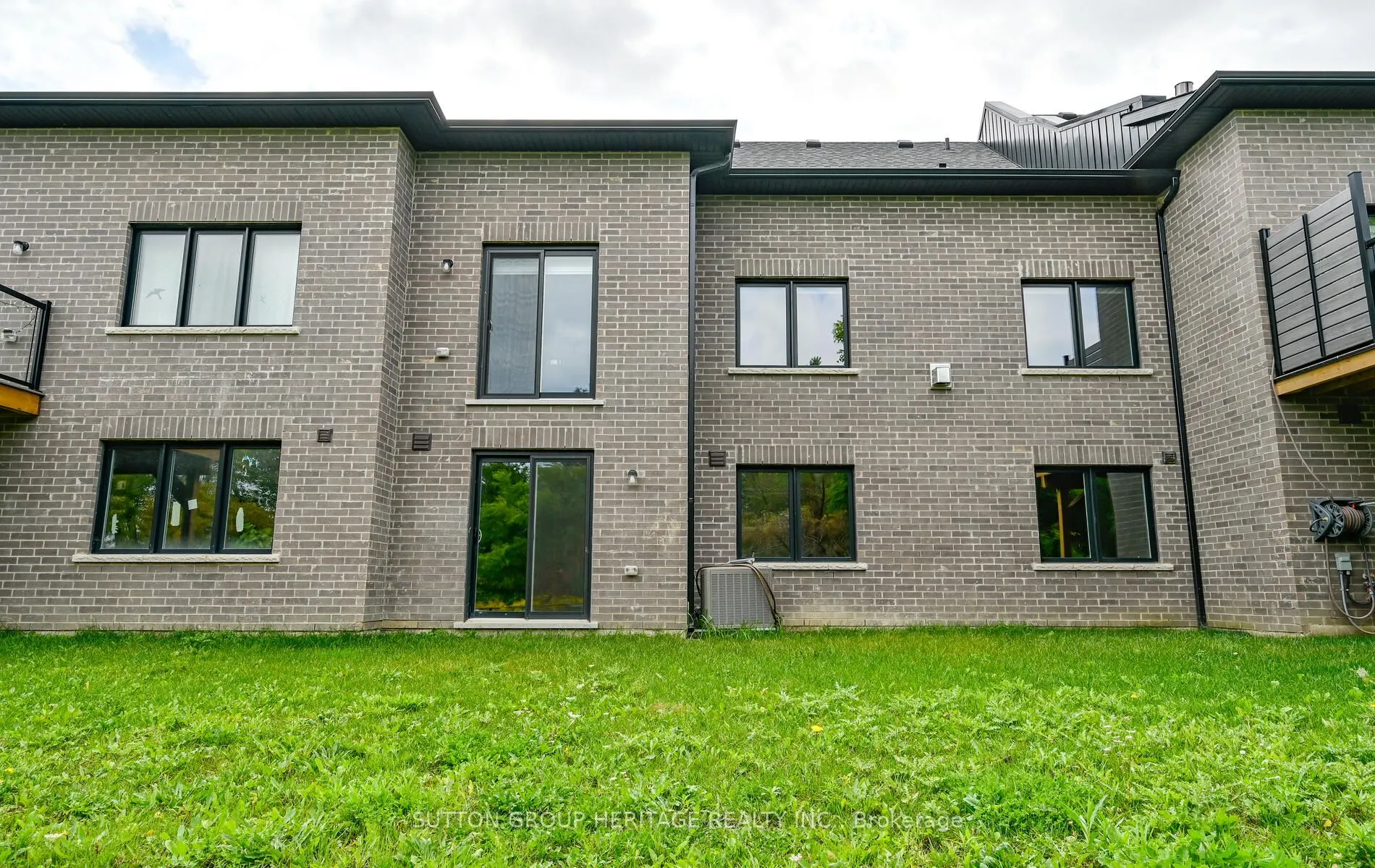 25 Ballinger Way