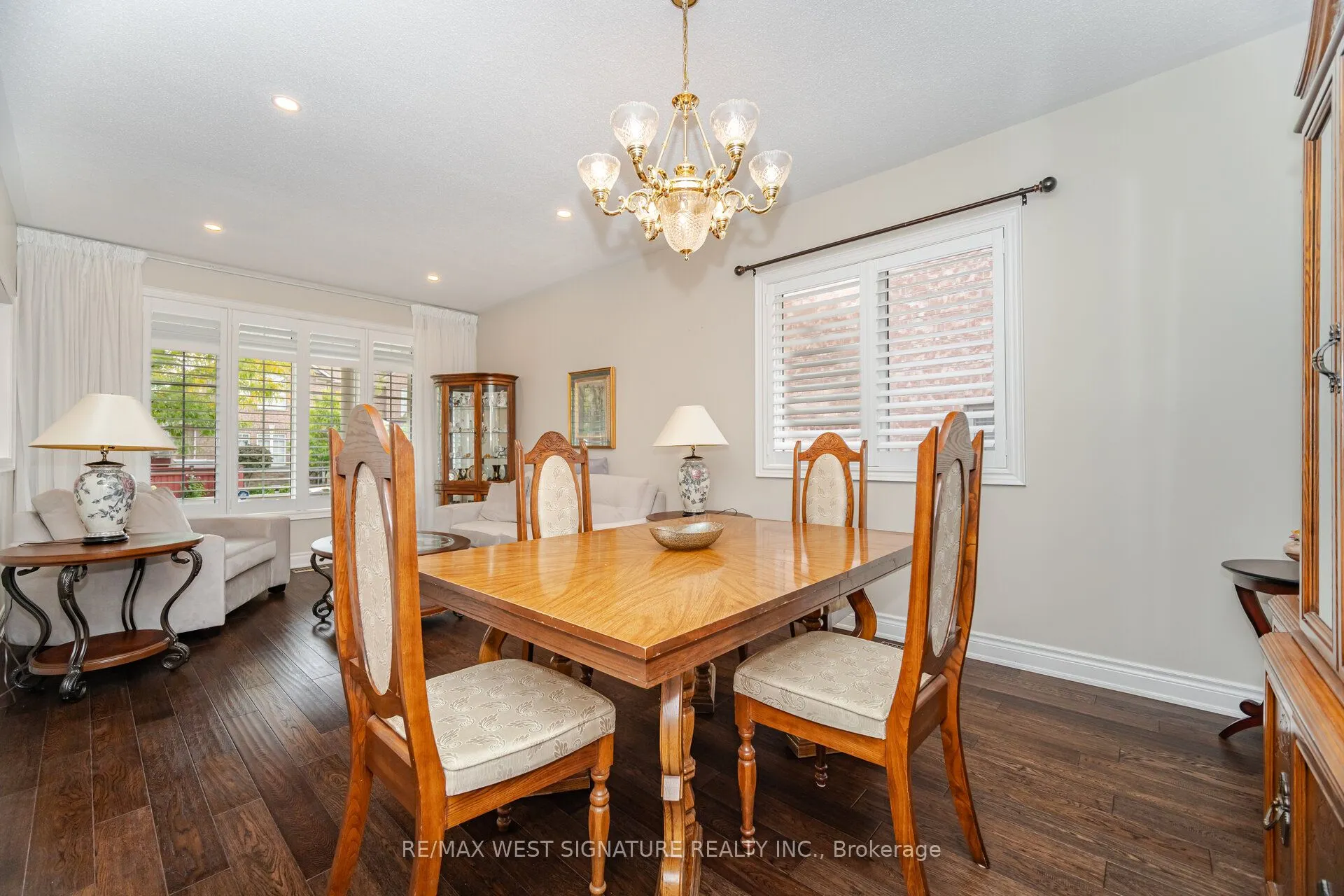 107 Cupola Crescent
