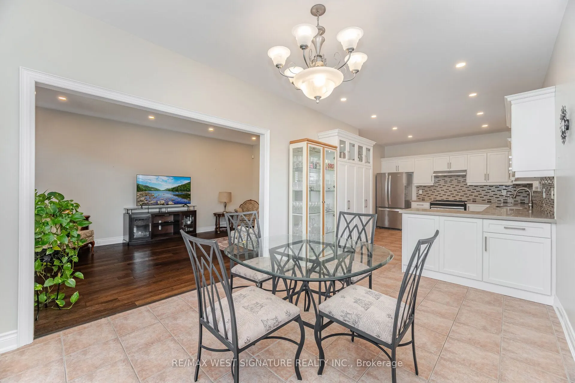 107 Cupola Crescent