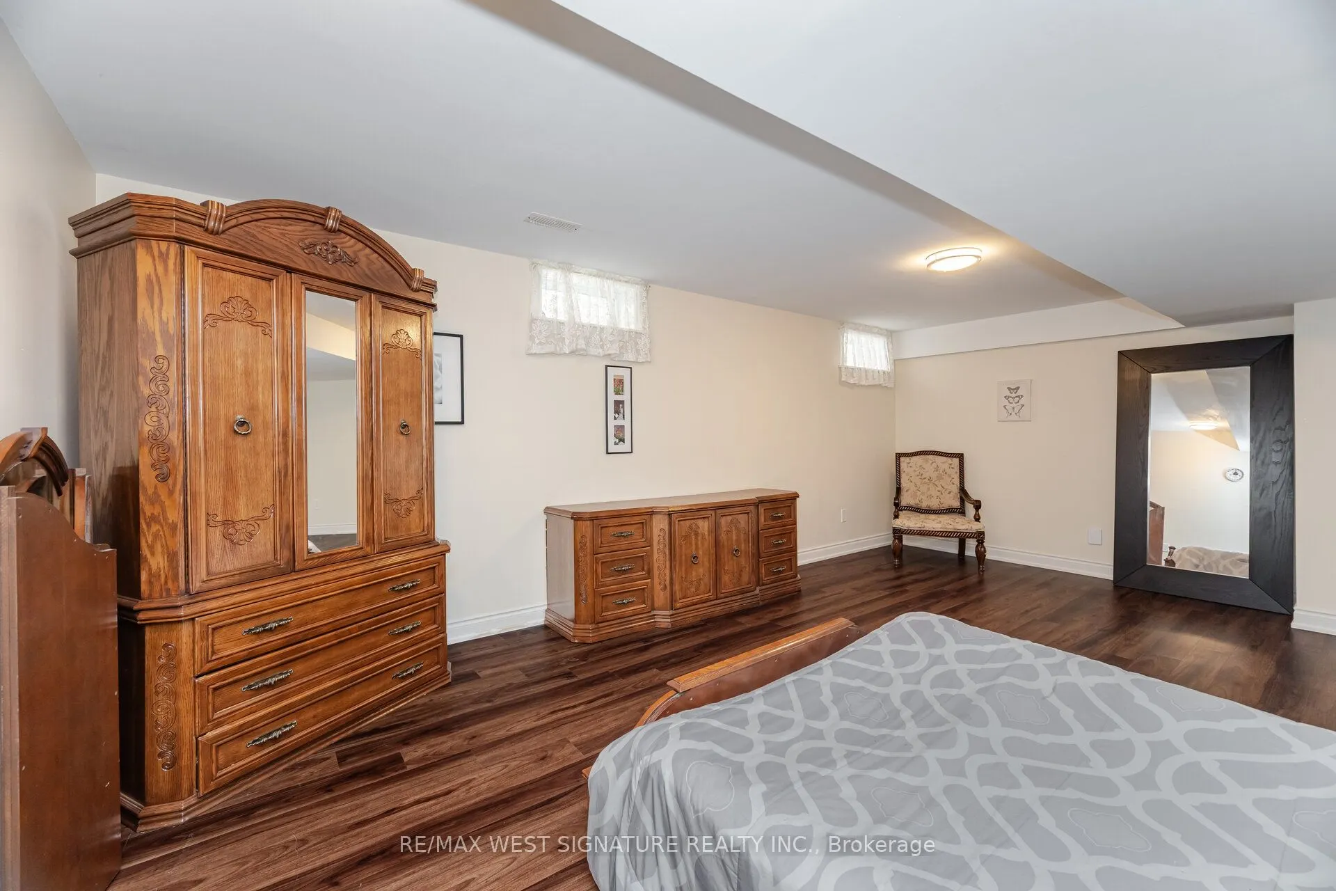 107 Cupola Crescent