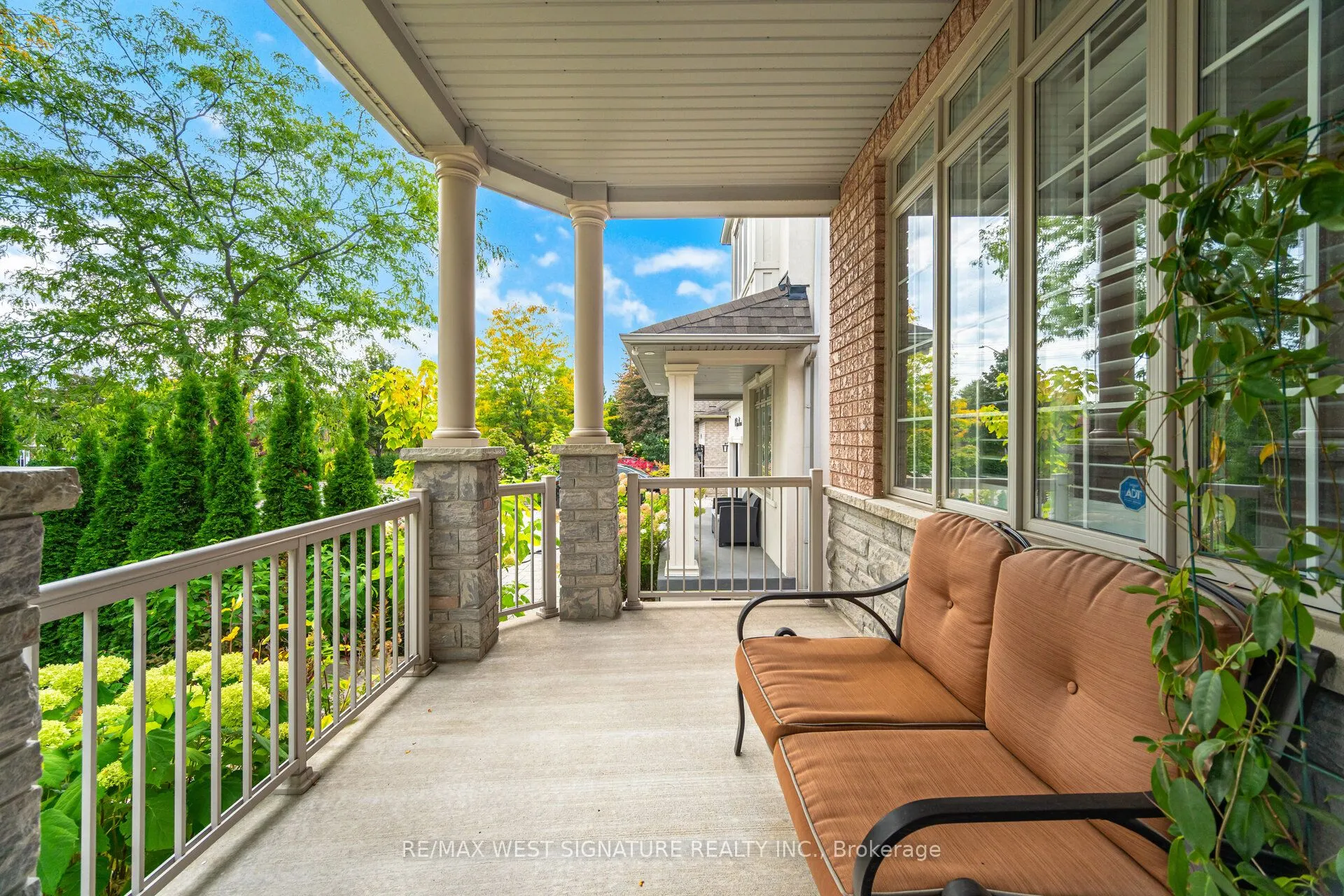 107 Cupola Crescent
