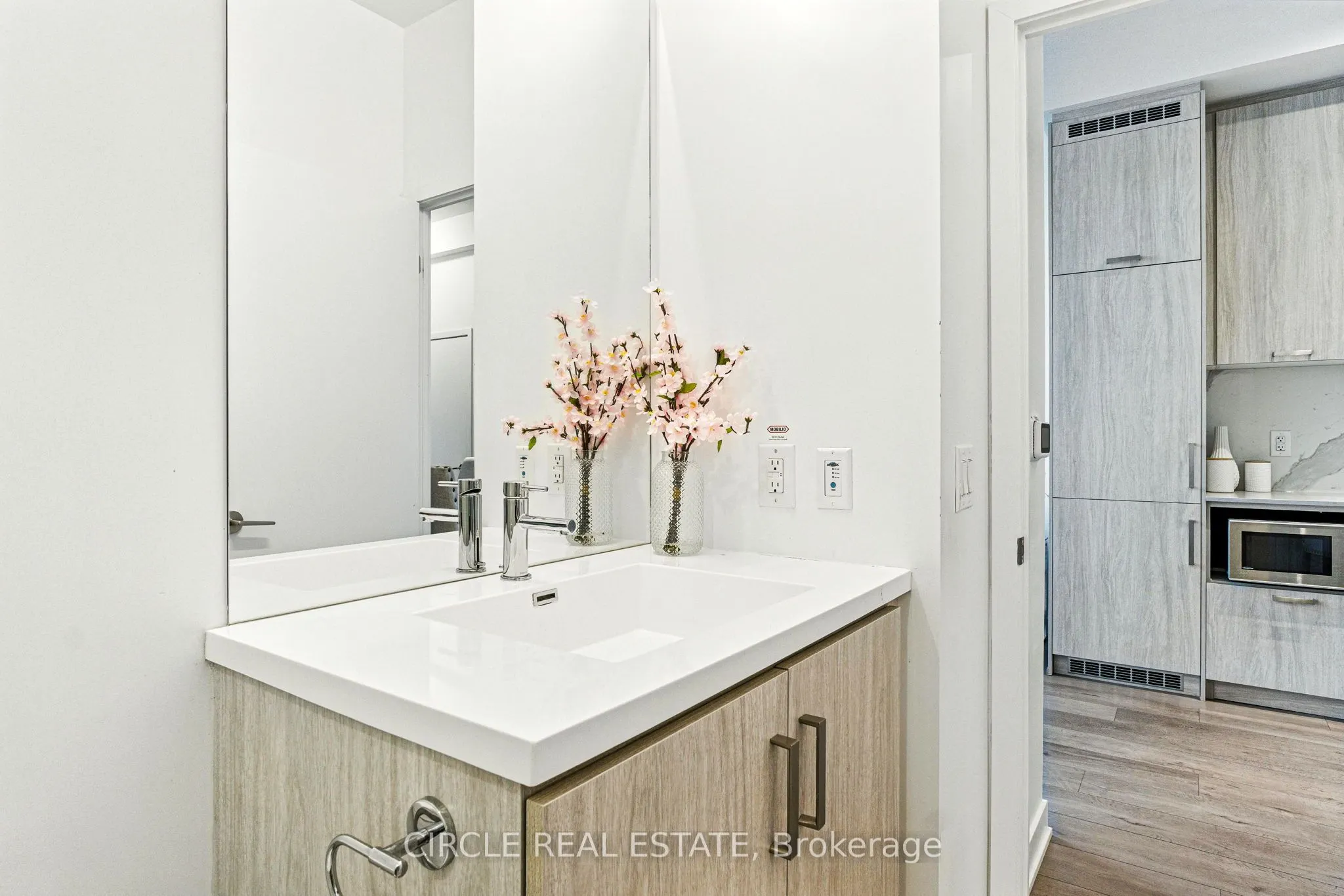 60 Honeycrisp Crescent, #201