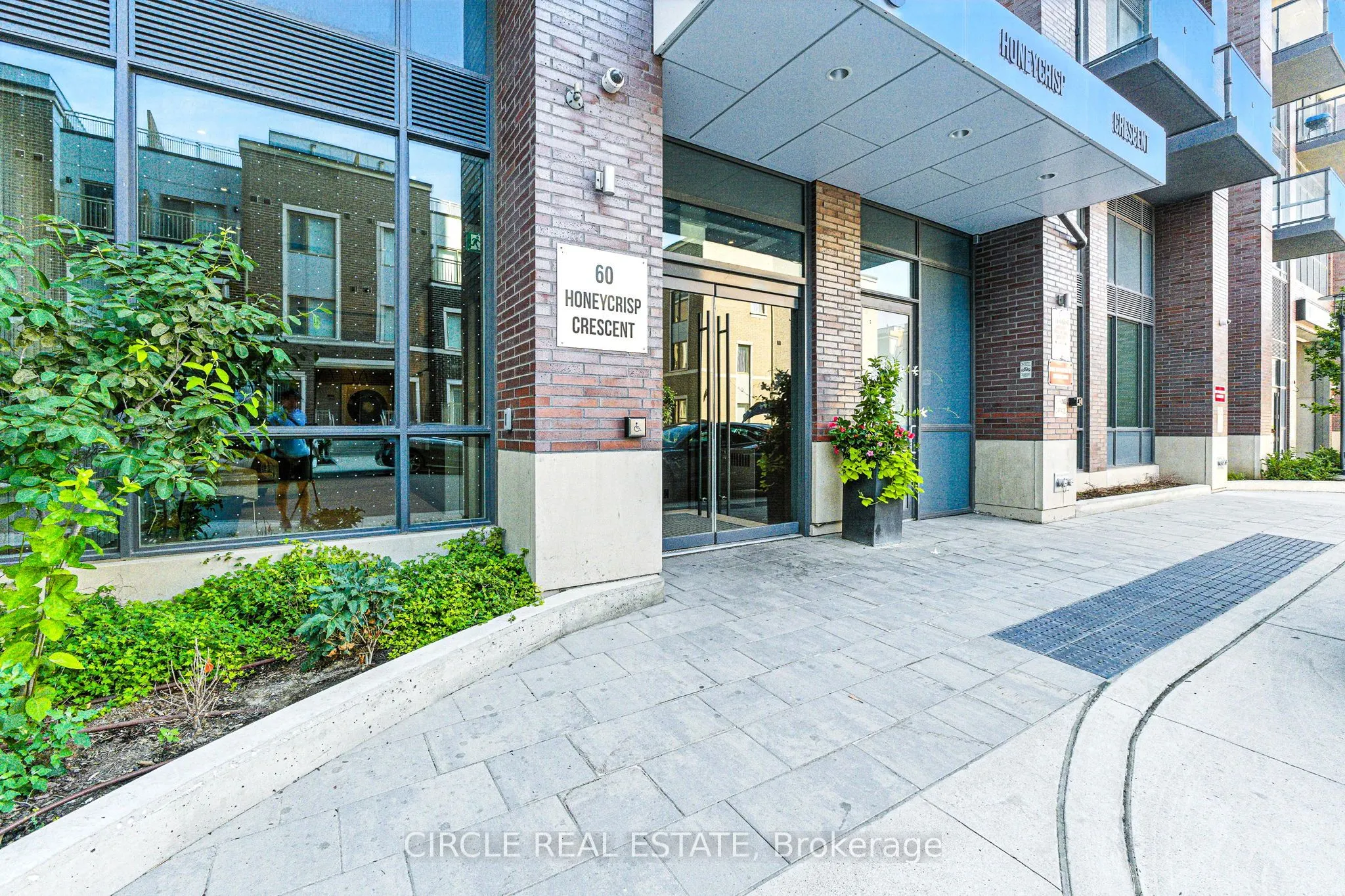 60 Honeycrisp Crescent, #201