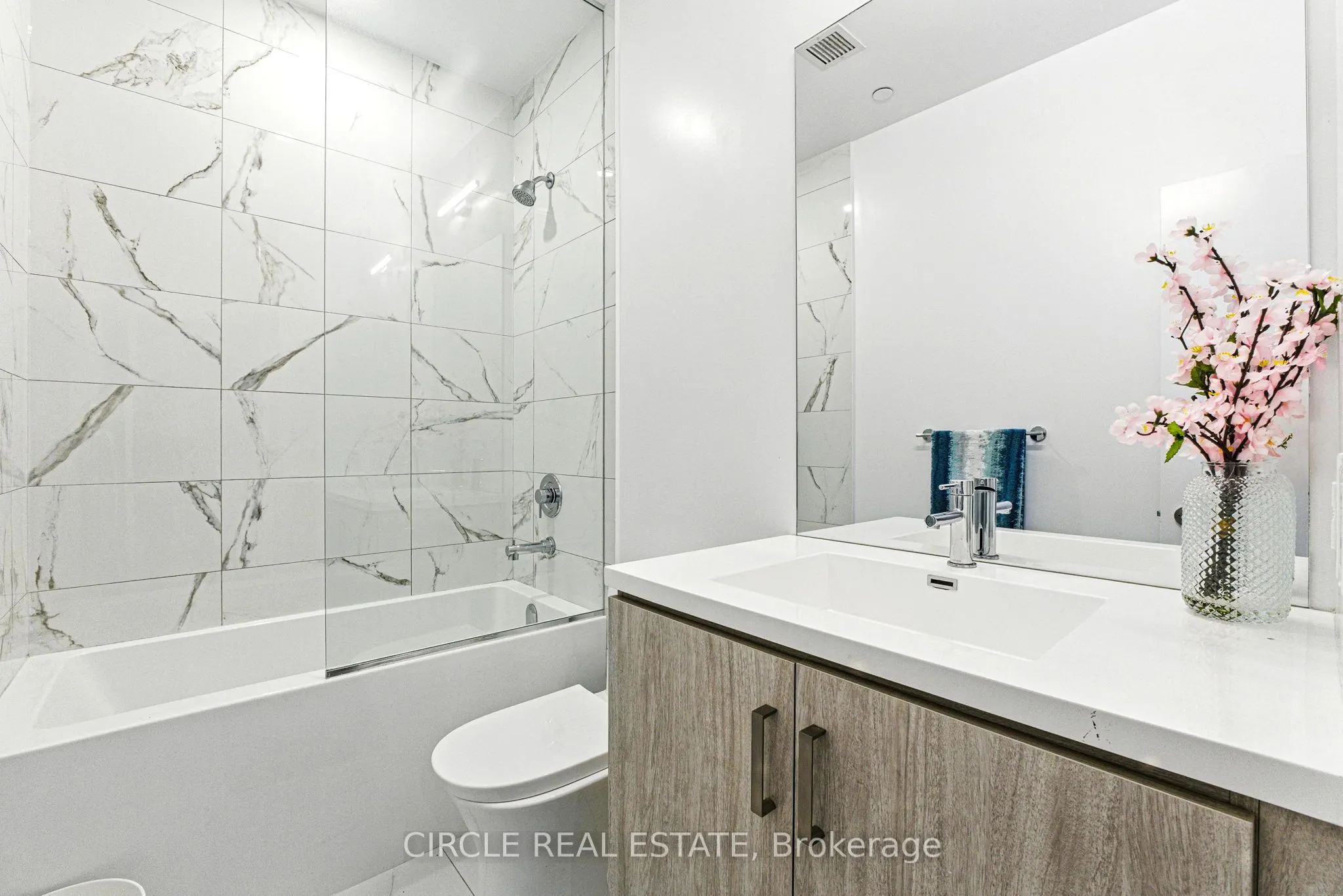 60 Honeycrisp Crescent, #201