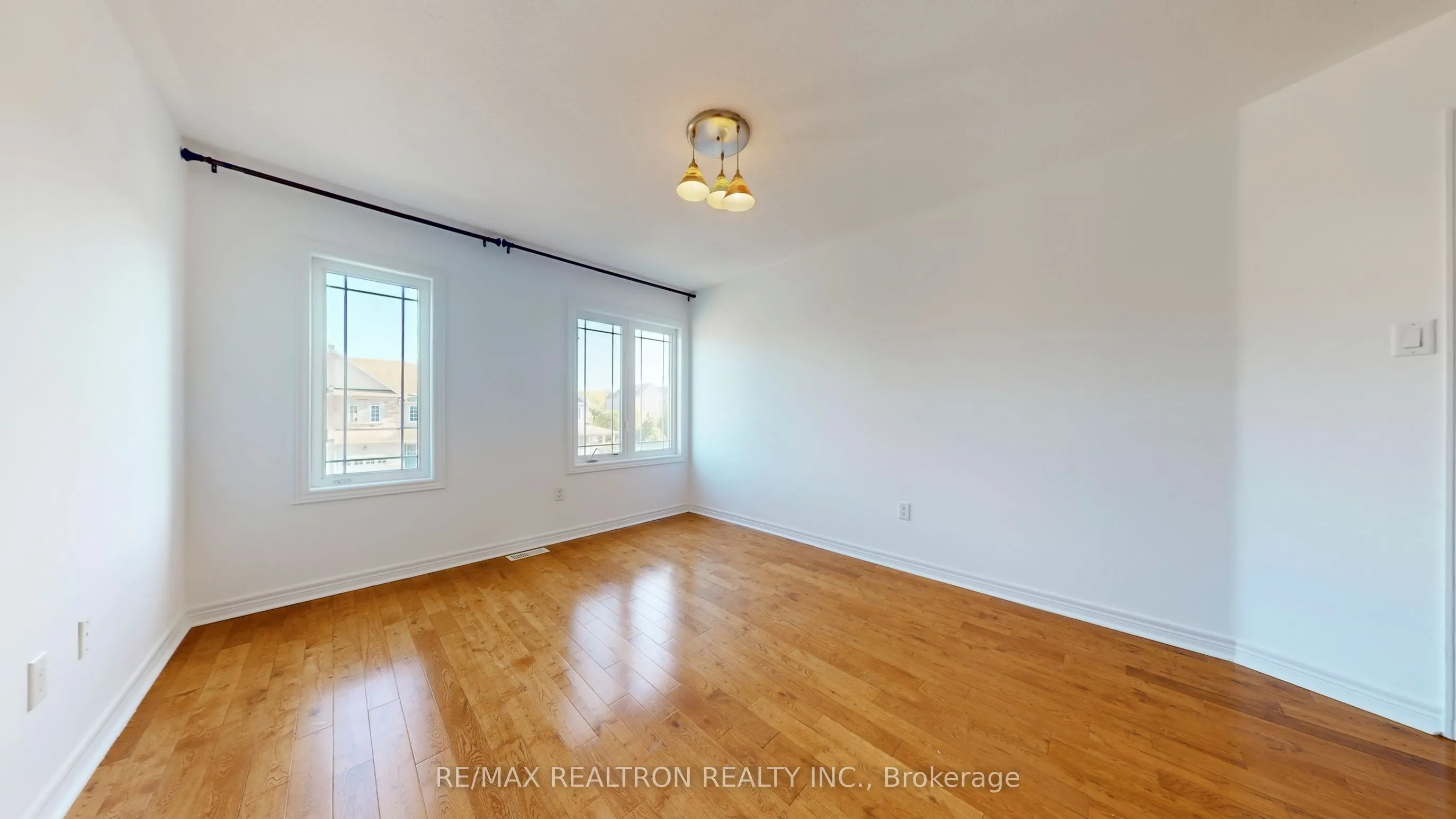 82 Sir Sanford Fleming Way