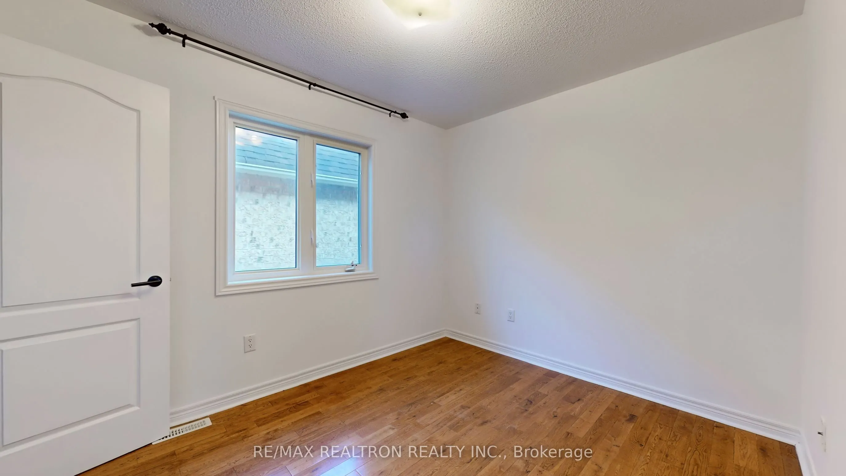 82 Sir Sanford Fleming Way