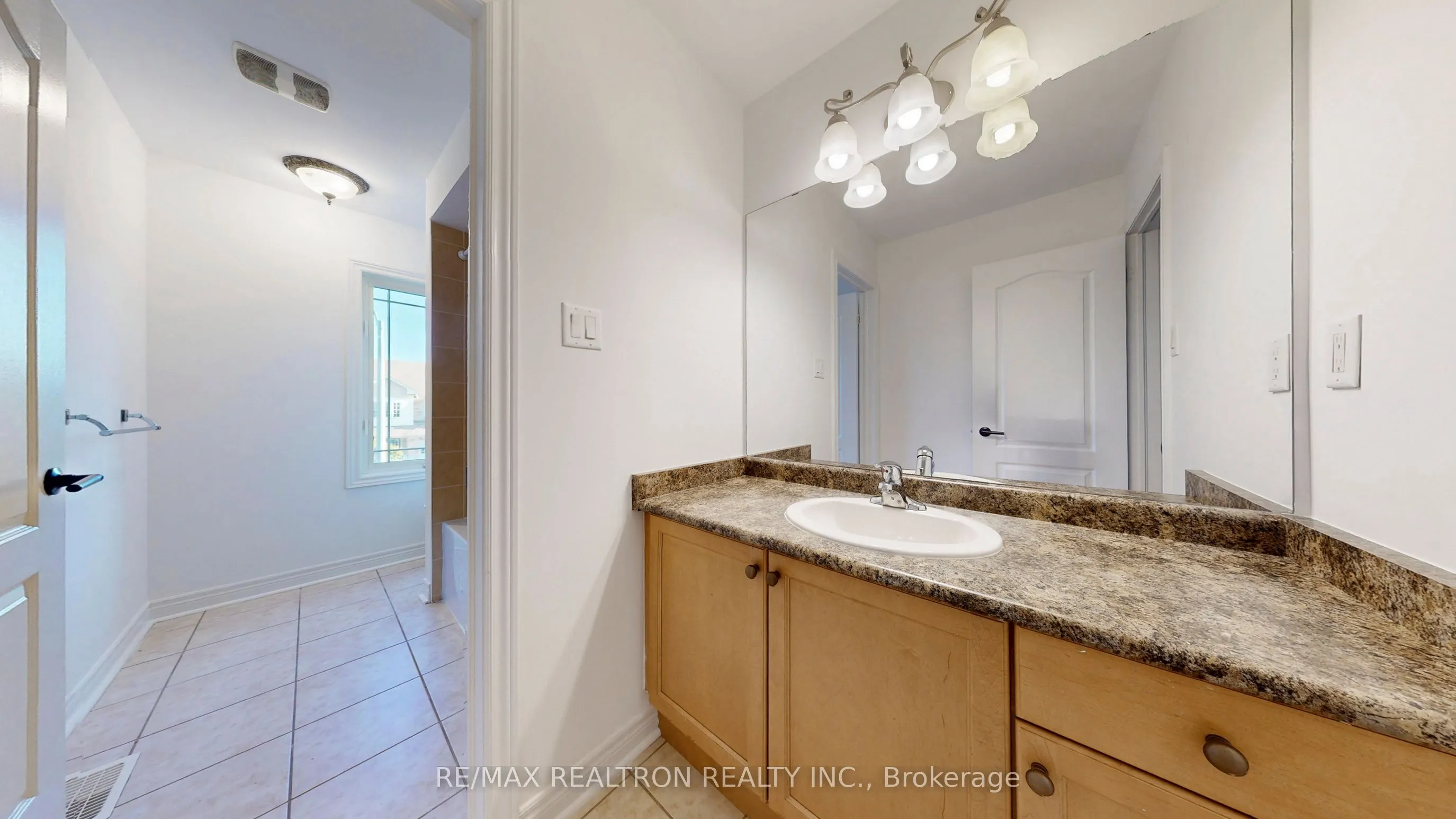 82 Sir Sanford Fleming Way