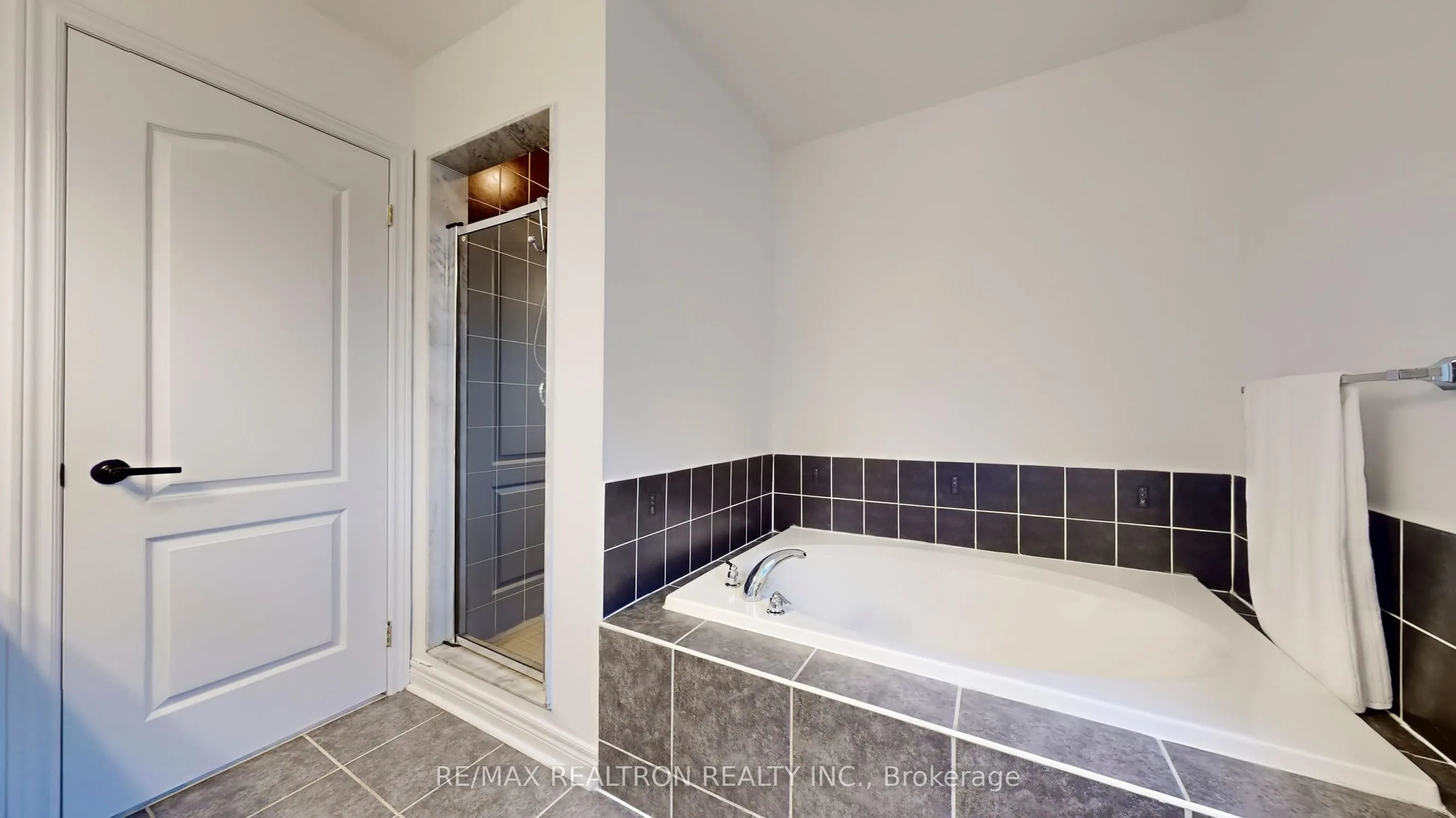 82 Sir Sanford Fleming Way
