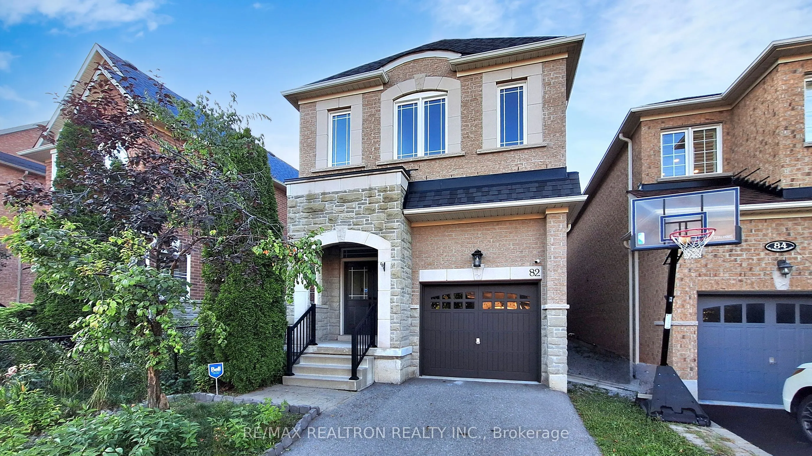 82 Sir Sanford Fleming Way