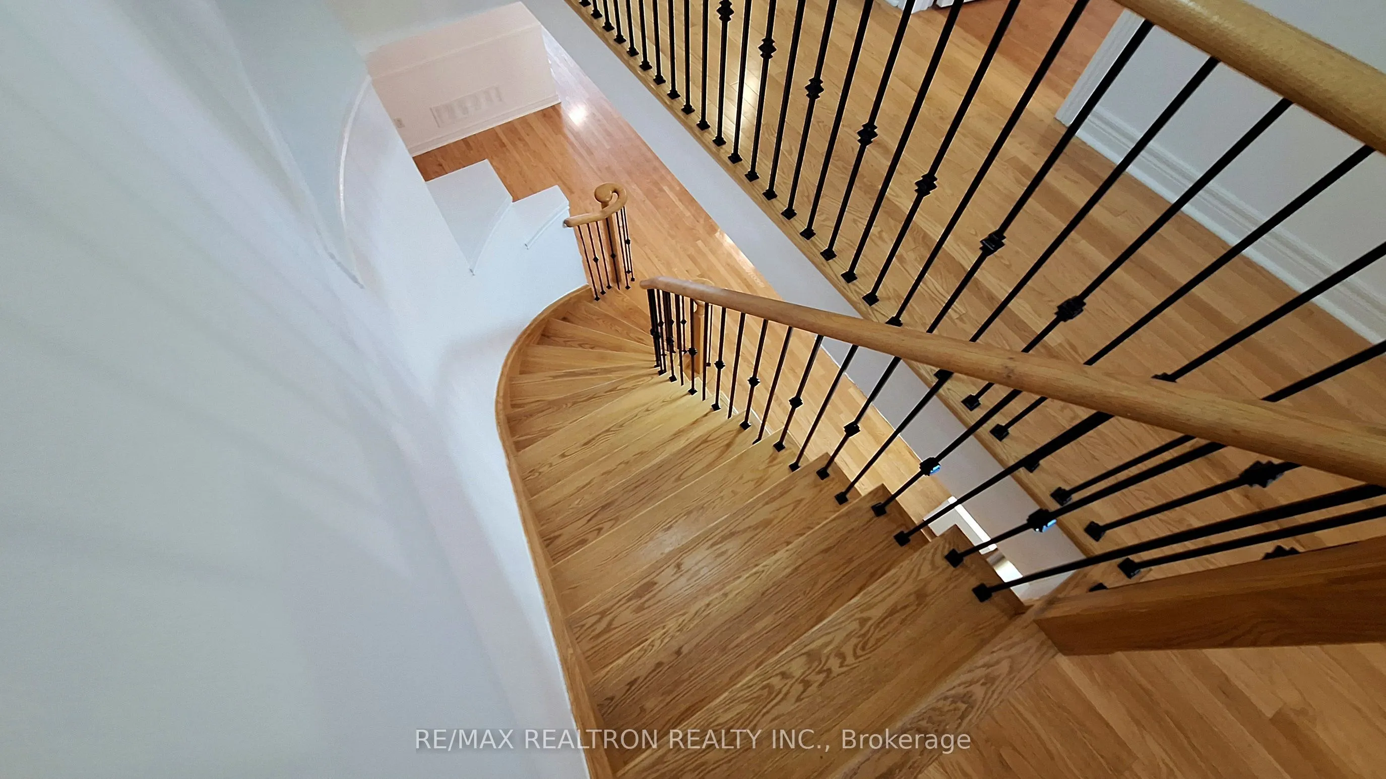 82 Sir Sanford Fleming Way