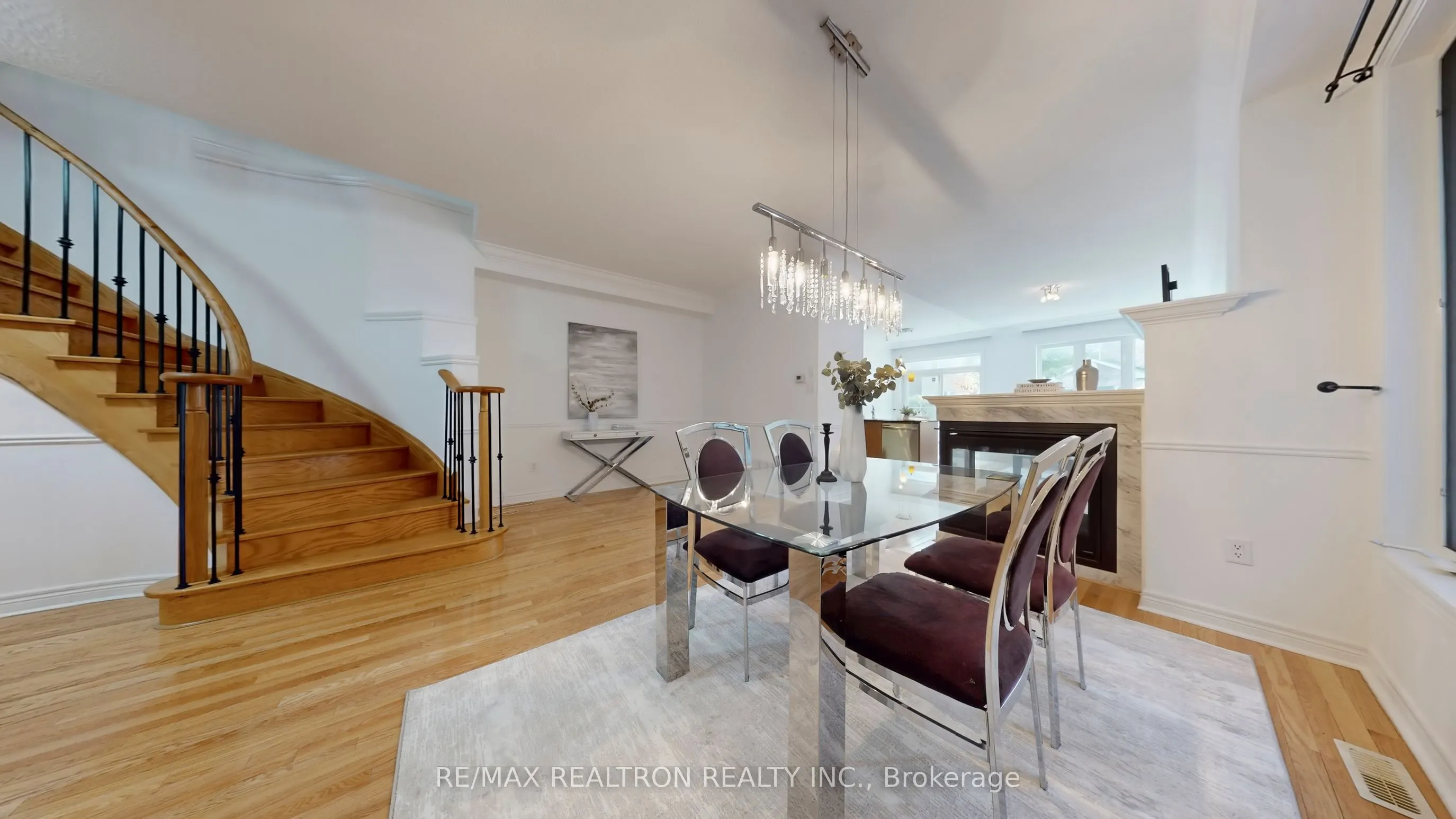 82 Sir Sanford Fleming Way