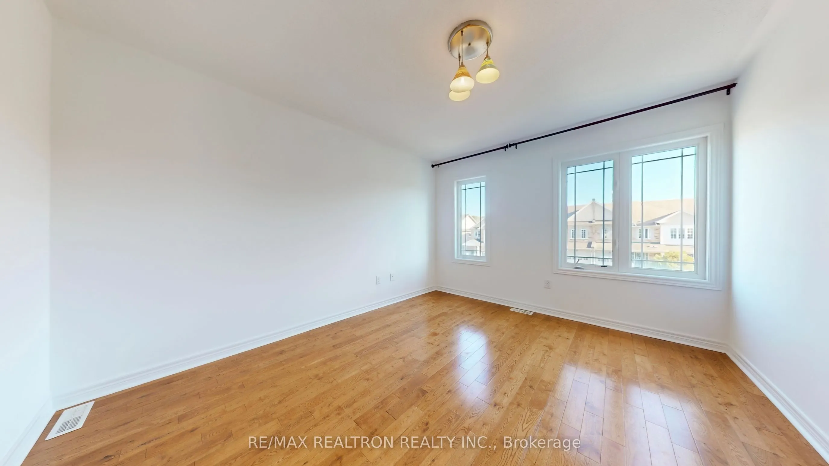 82 Sir Sanford Fleming Way
