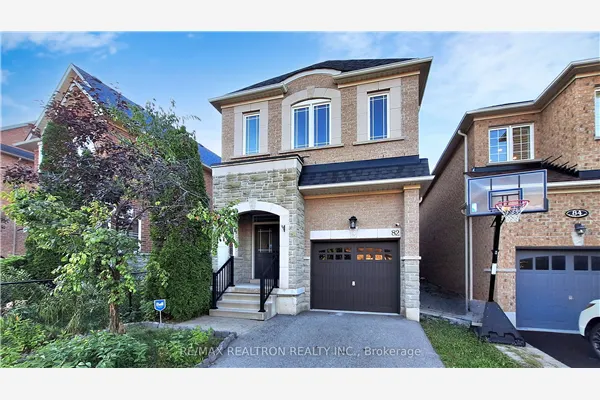 82 Sir Sanford Fleming Way