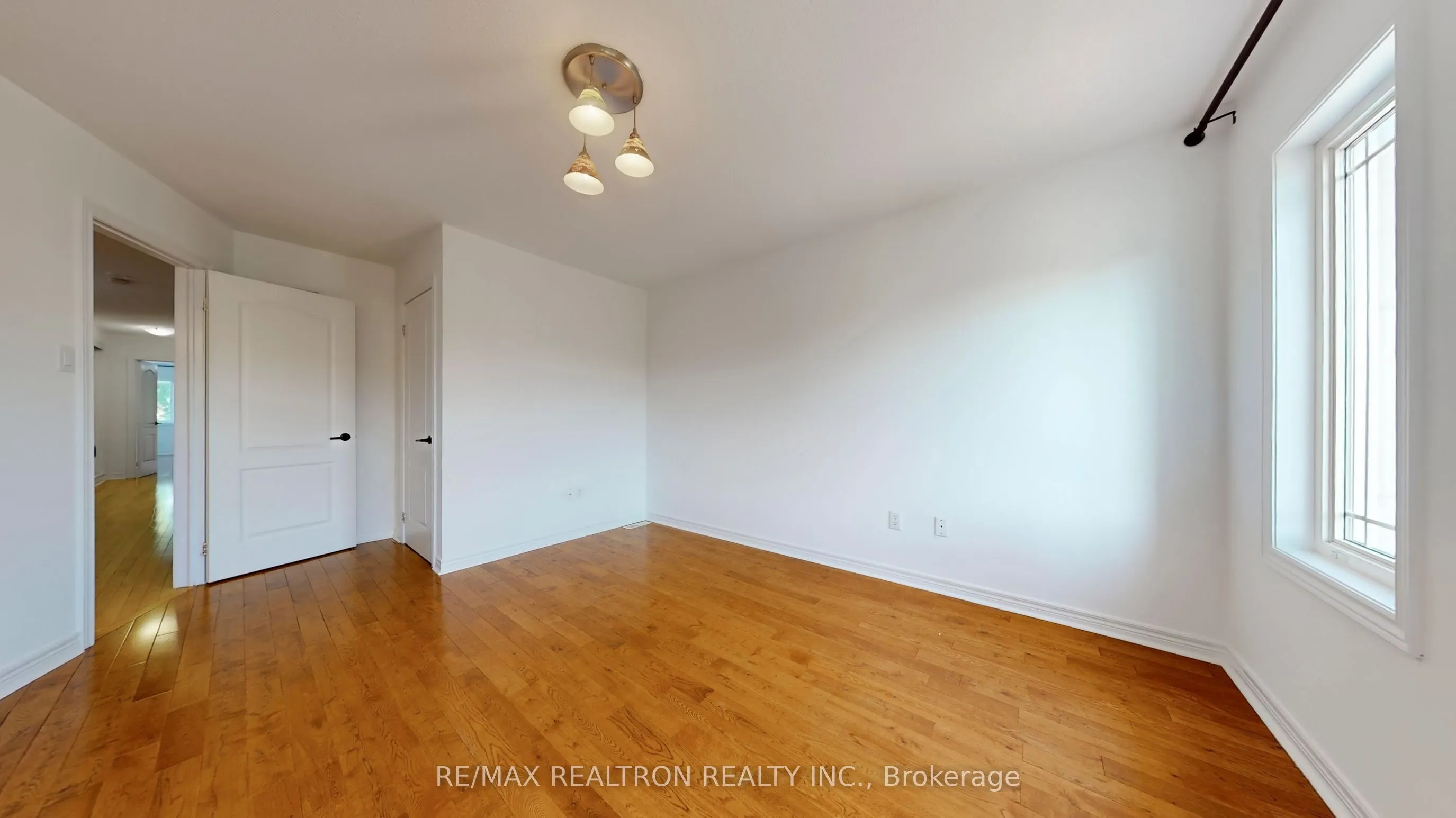 82 Sir Sanford Fleming Way