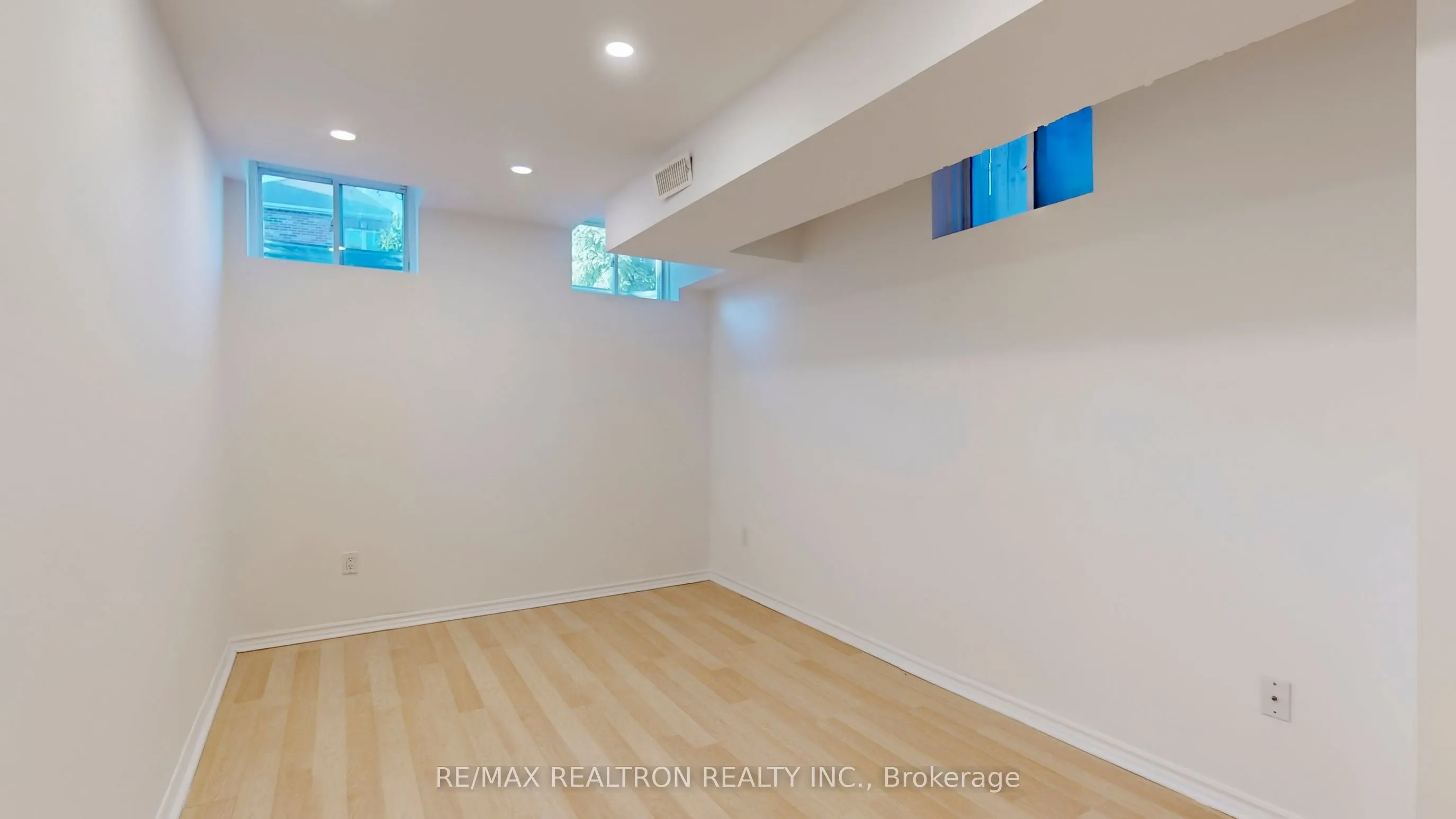 82 Sir Sanford Fleming Way
