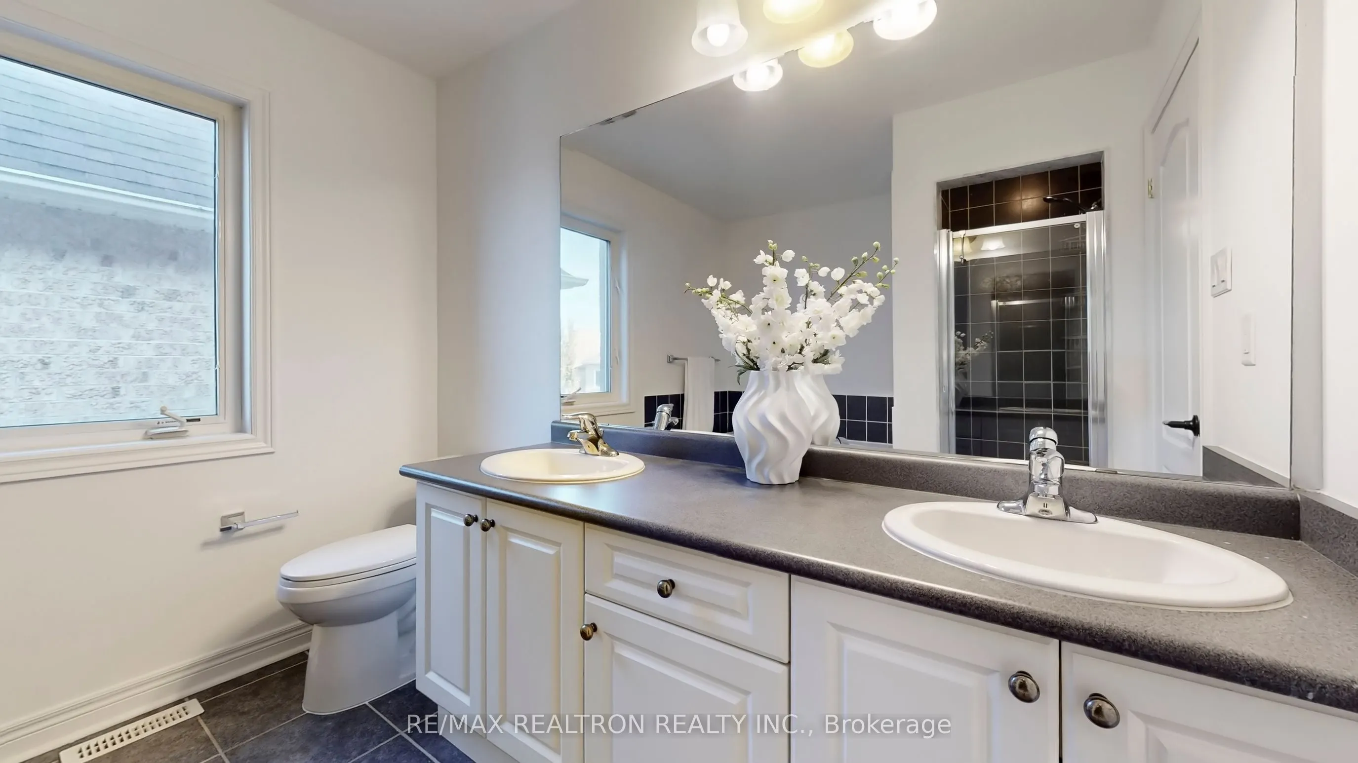 82 Sir Sanford Fleming Way