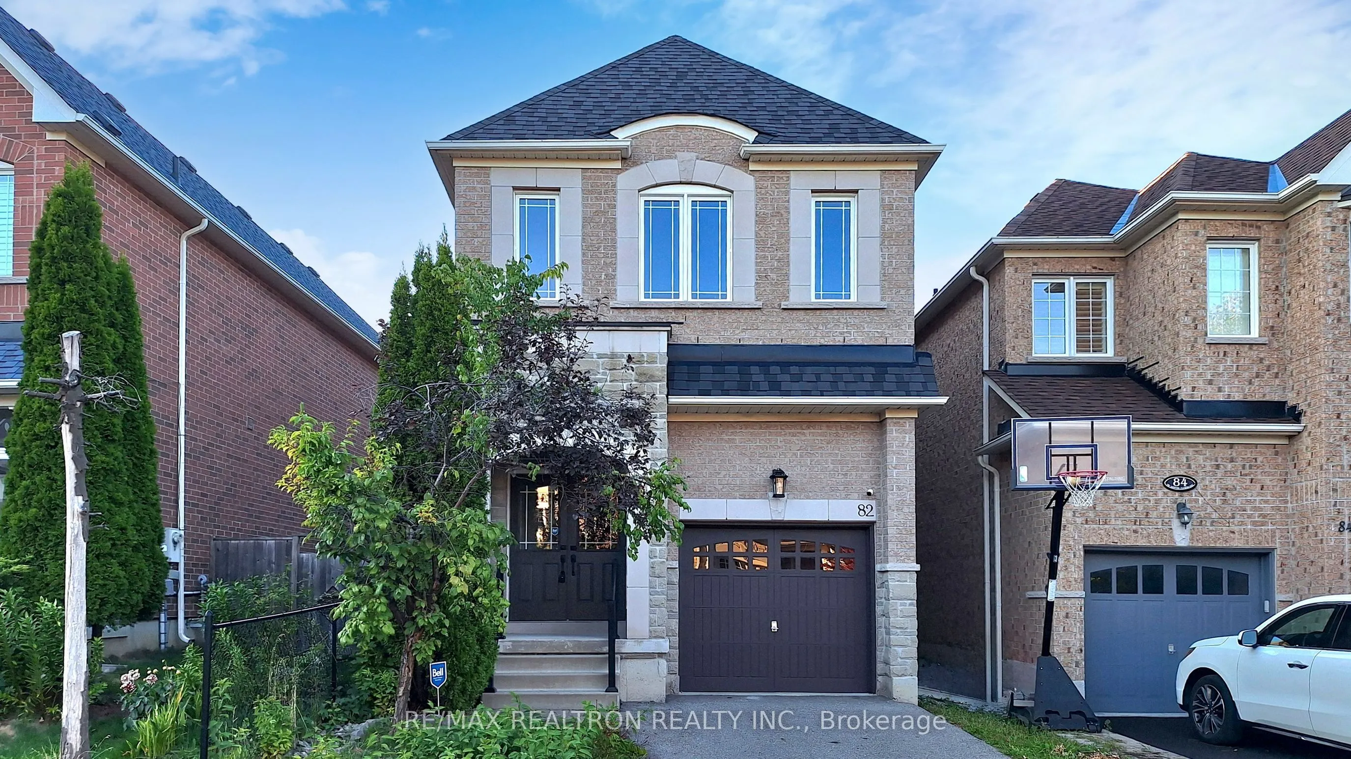 82 Sir Sanford Fleming Way