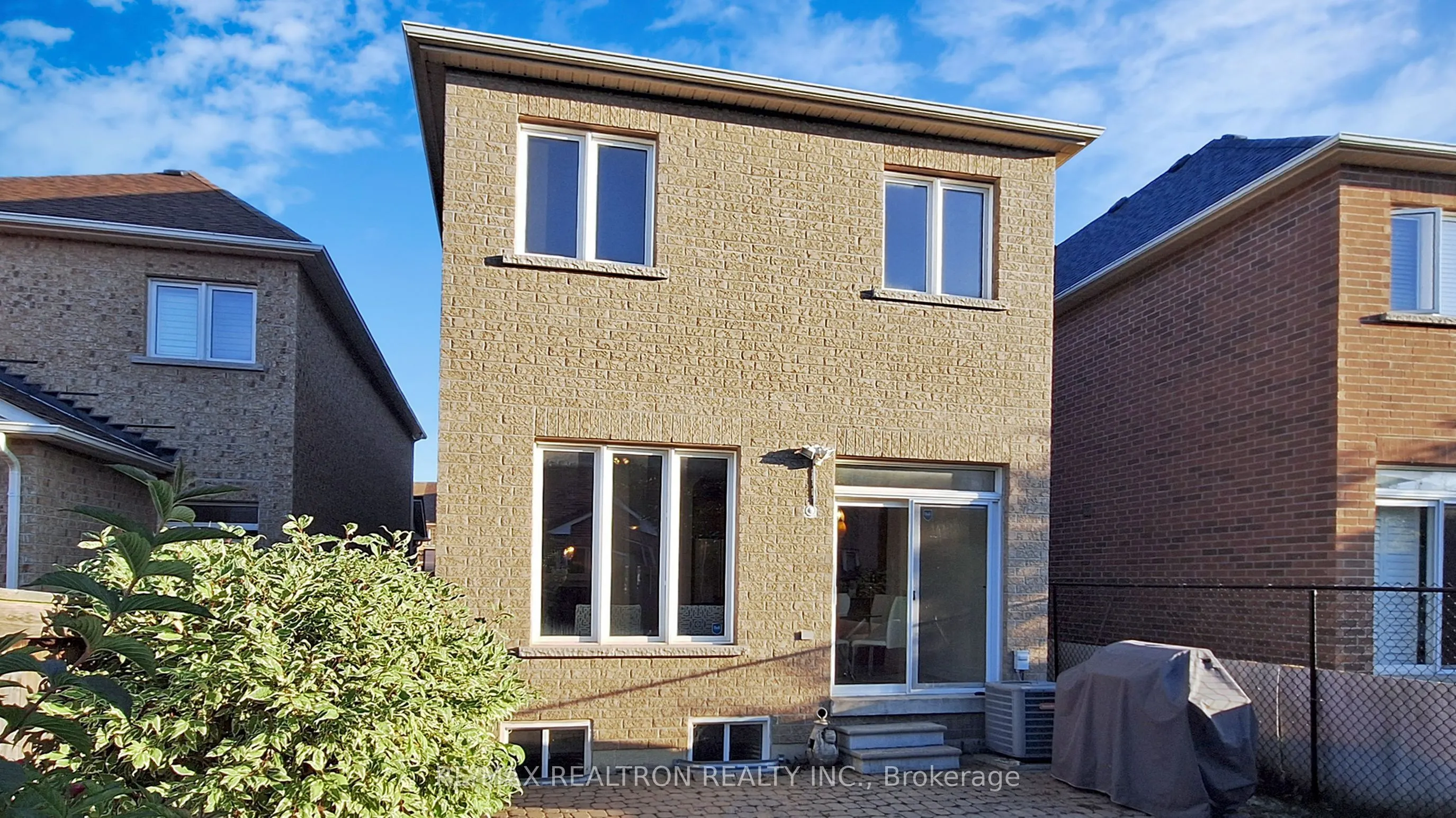 82 Sir Sanford Fleming Way