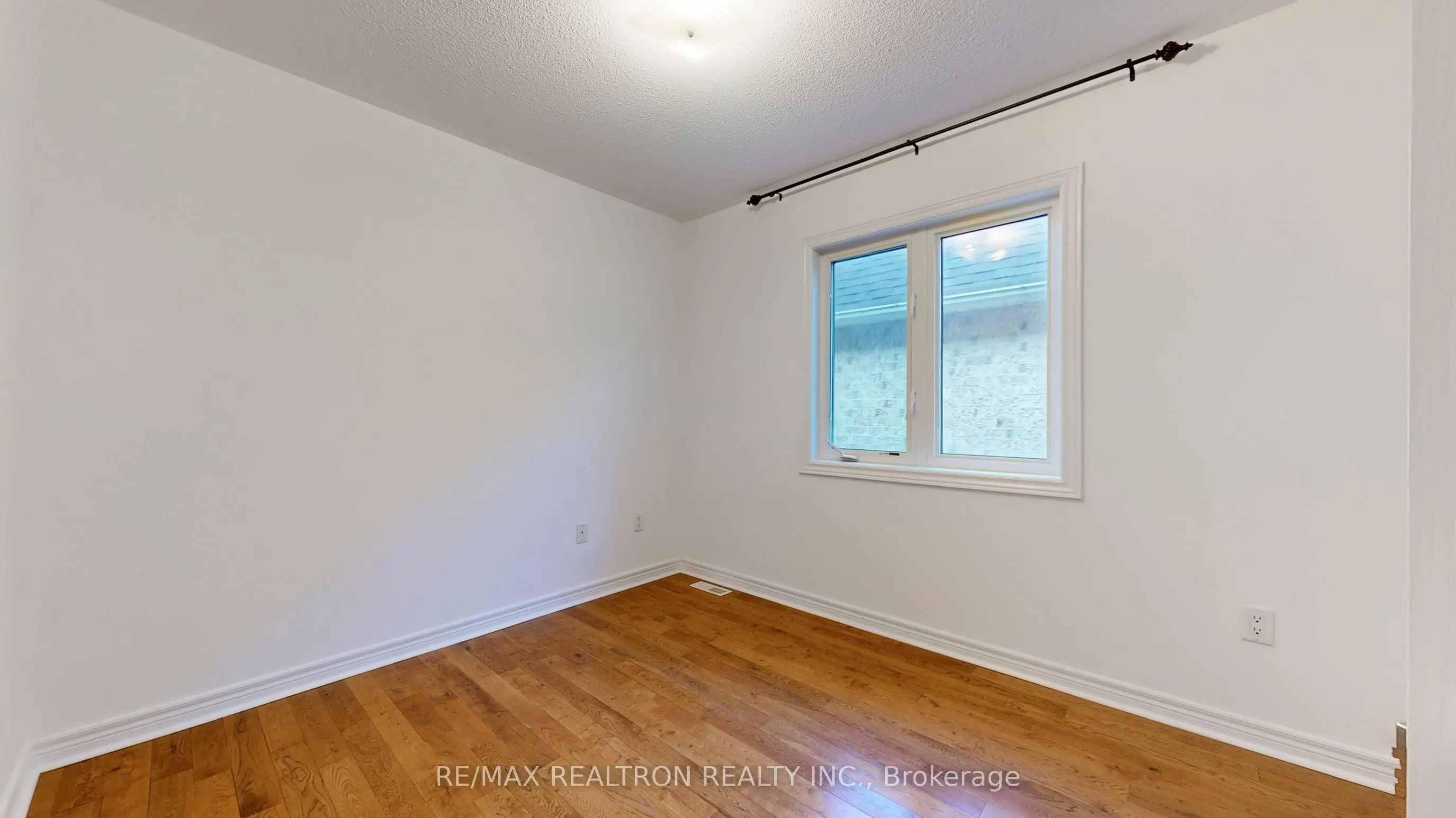 82 Sir Sanford Fleming Way