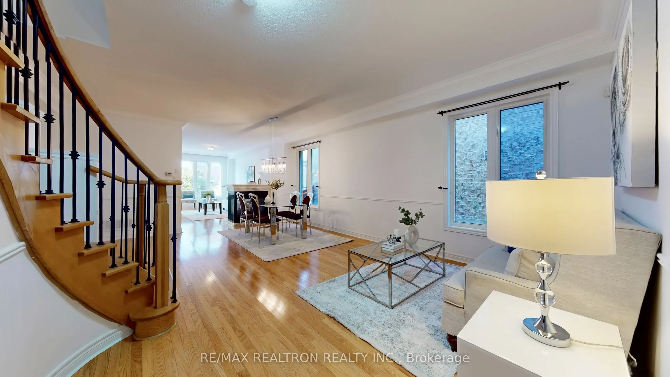 82 Sir Sanford Fleming Way