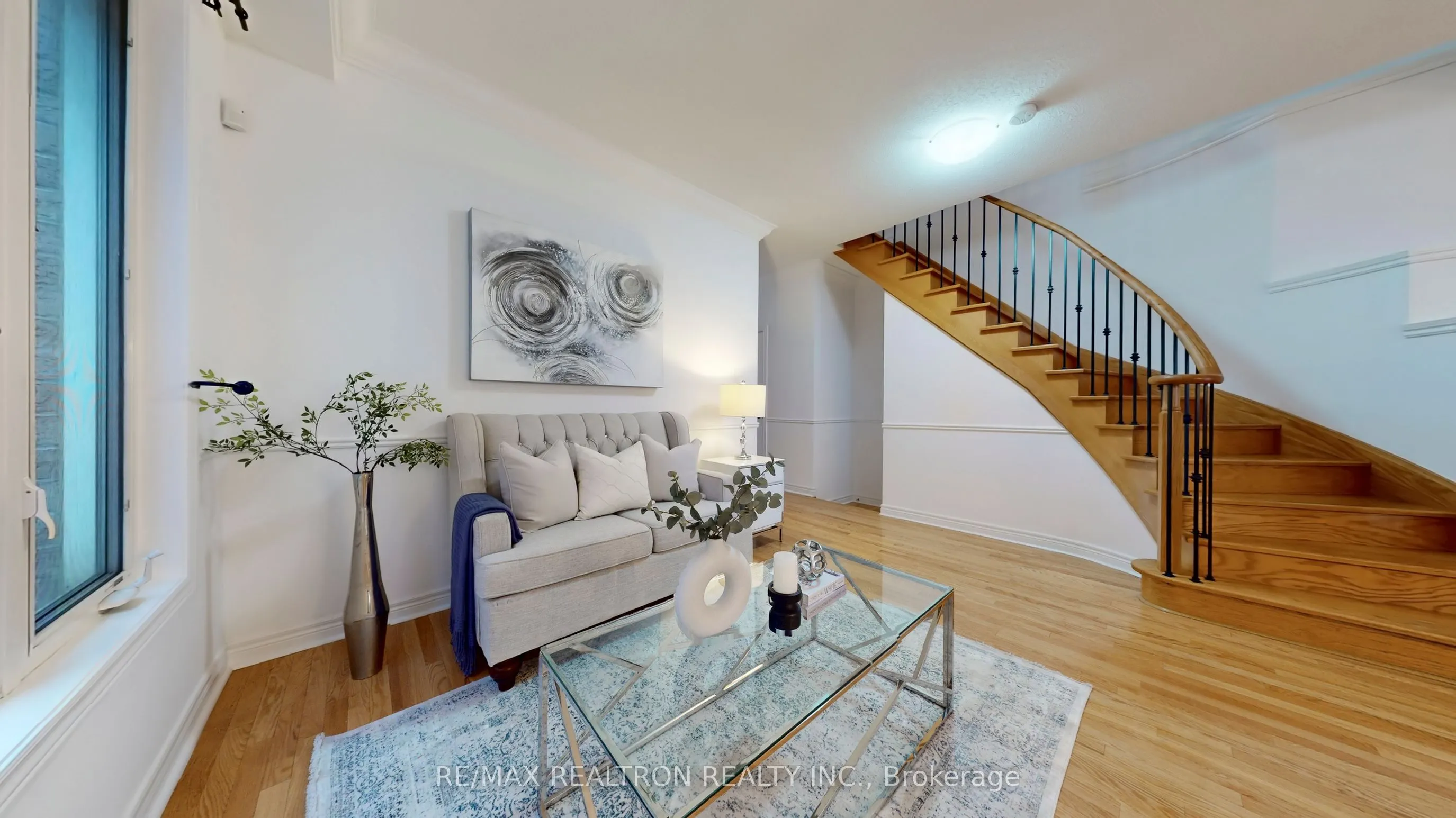 82 Sir Sanford Fleming Way