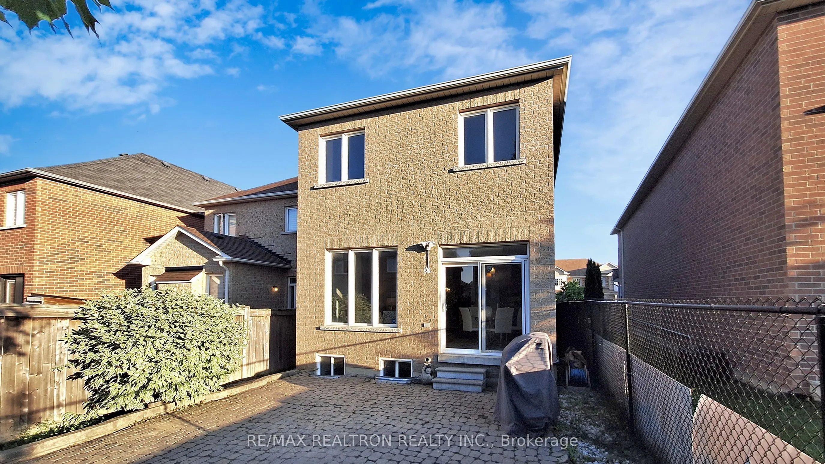 82 Sir Sanford Fleming Way