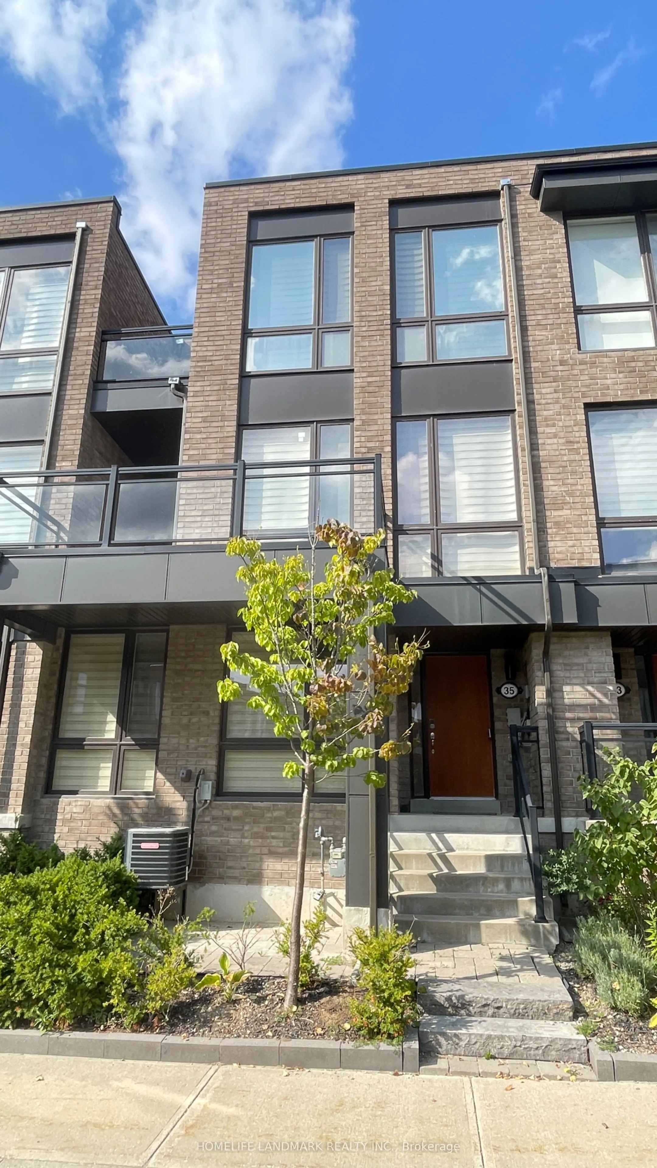 35 Thorncrest Drive