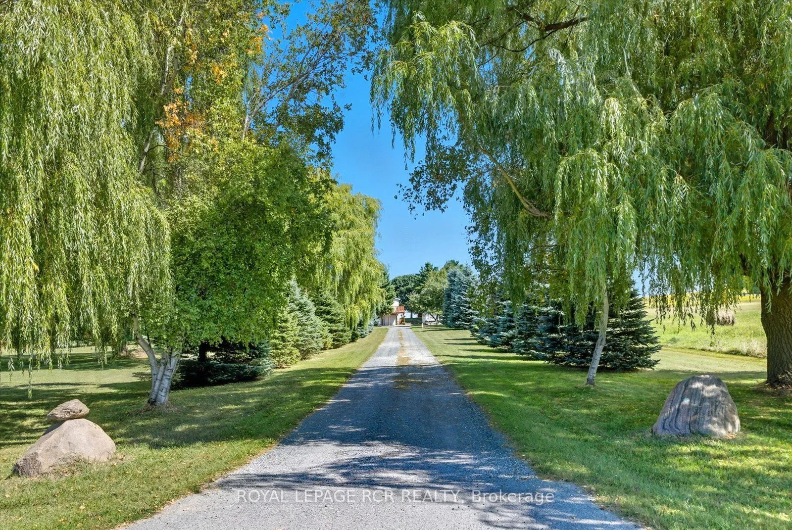 1637 15 Side Road