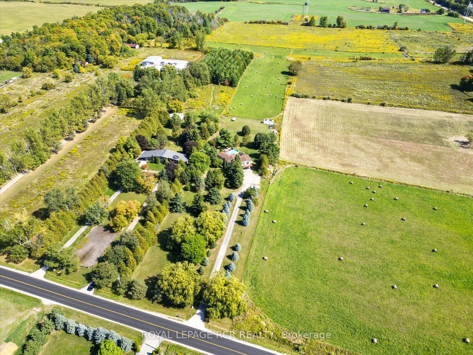 1637 15 Side Road