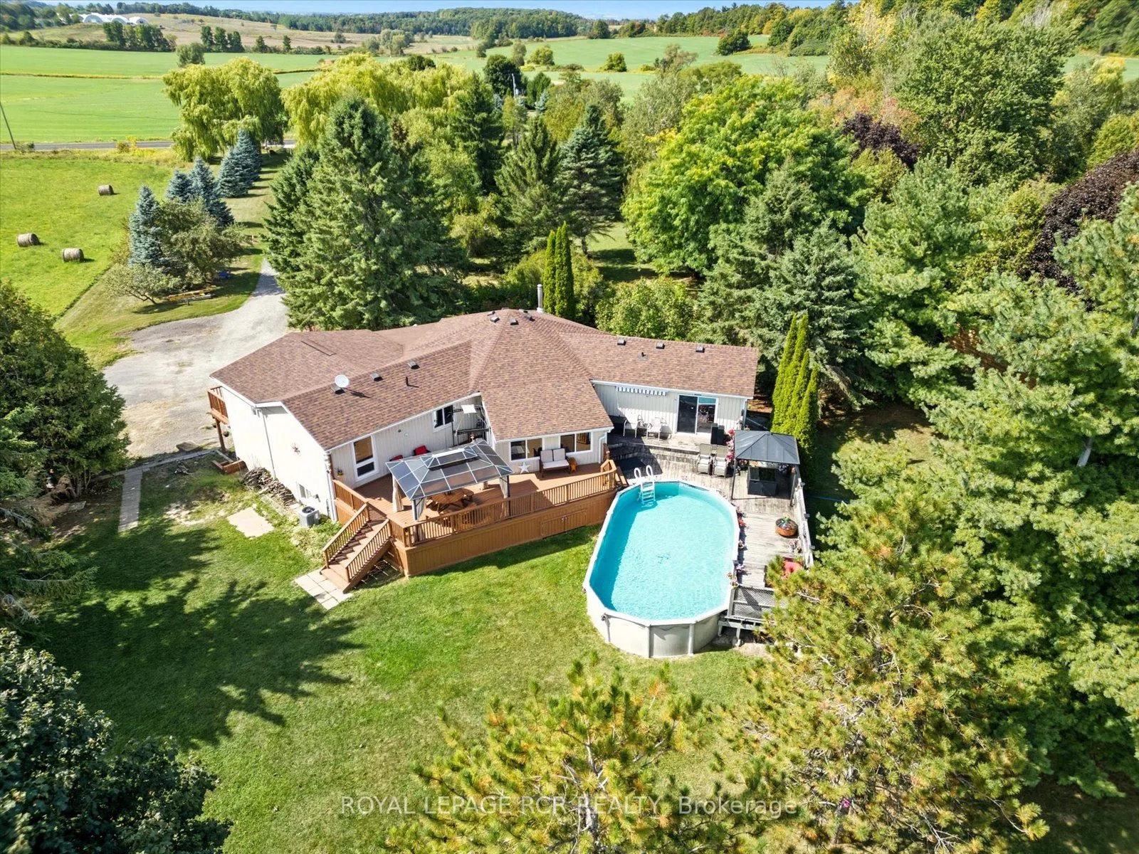 1637 15 Side Road