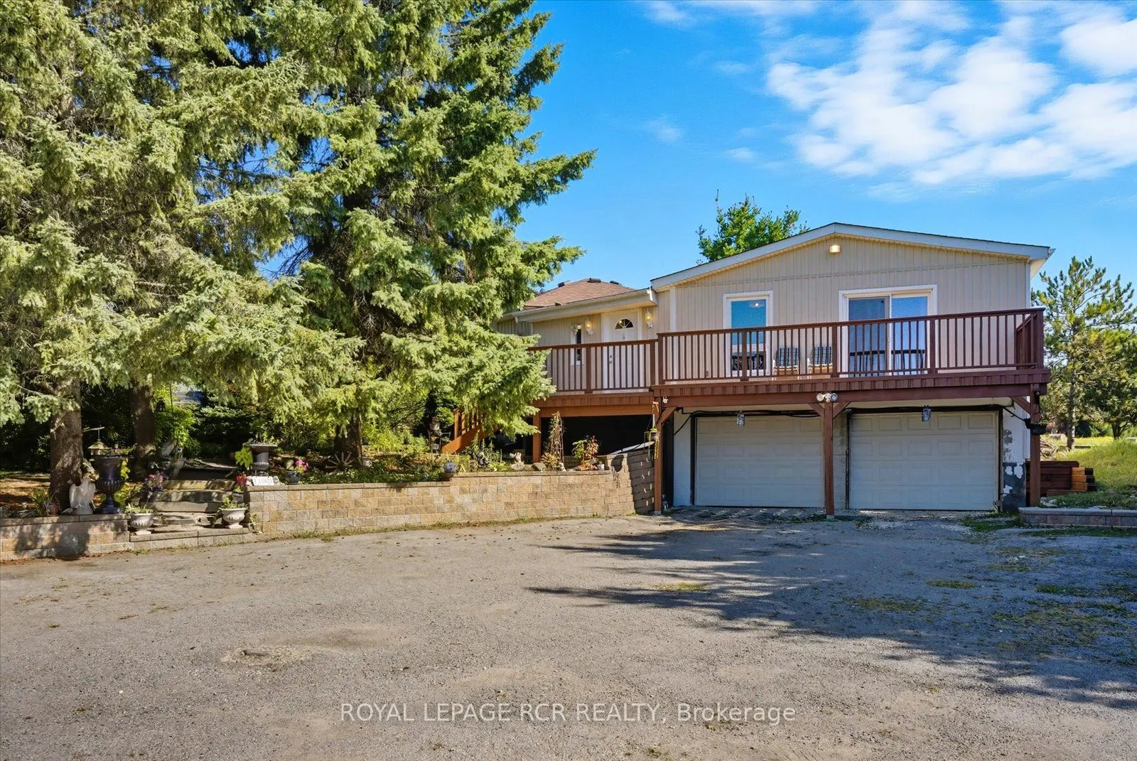 1637 15 Side Road
