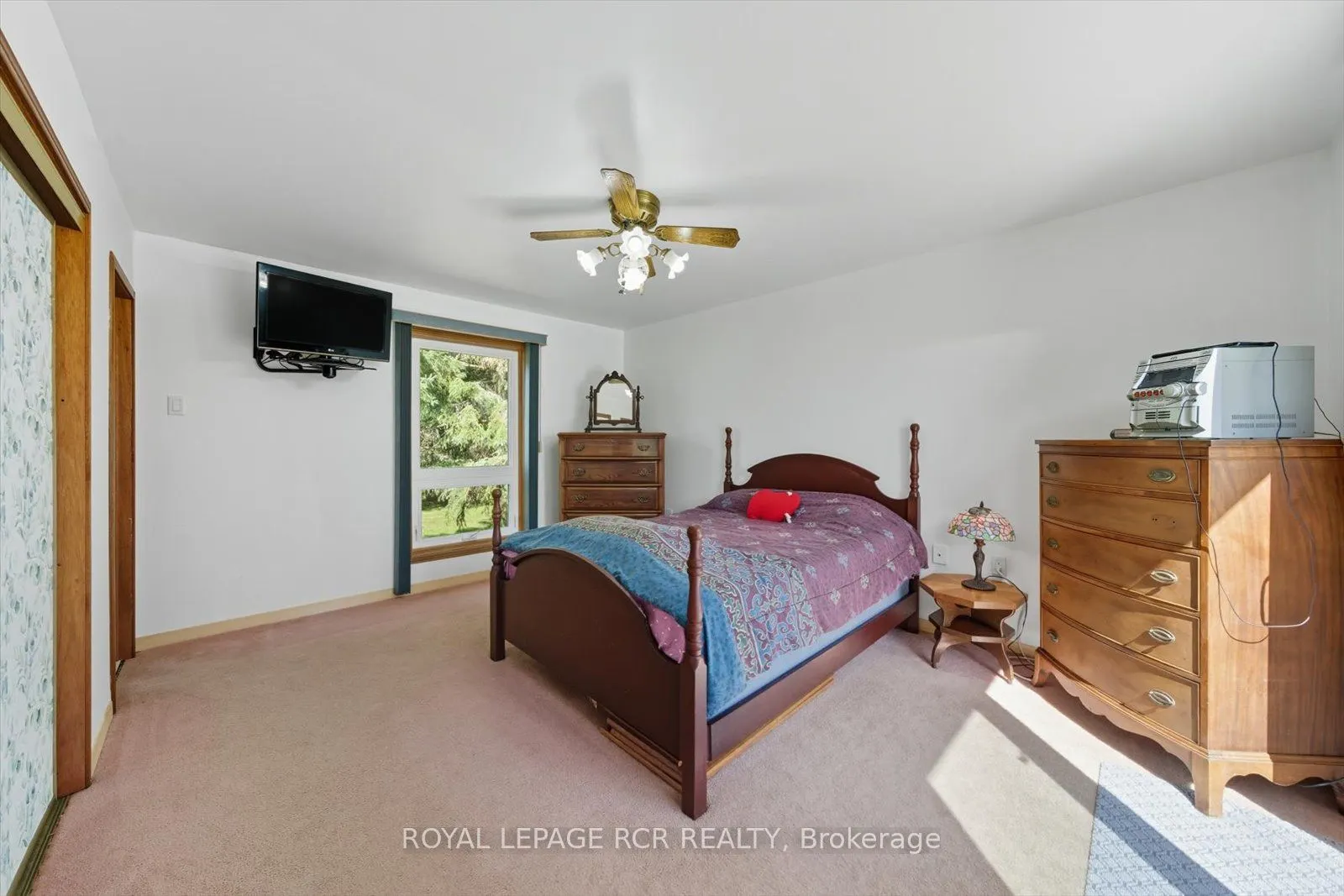 1637 15 Side Road