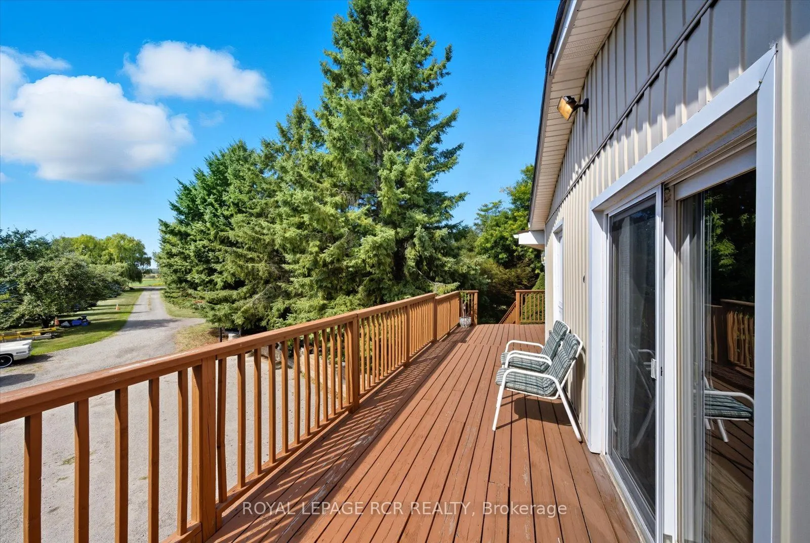 1637 15 Side Road