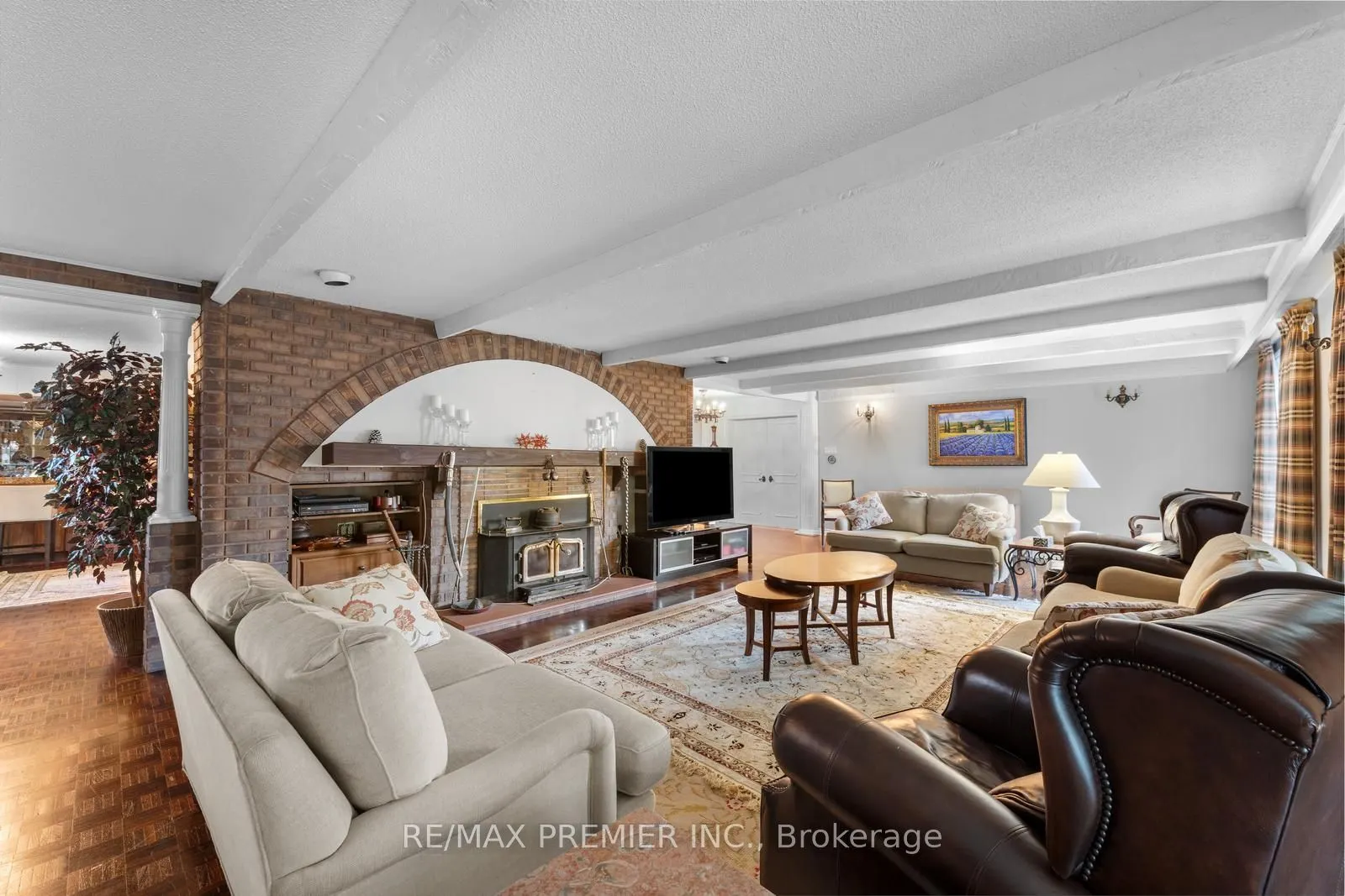 261 Sylvadene Parkway