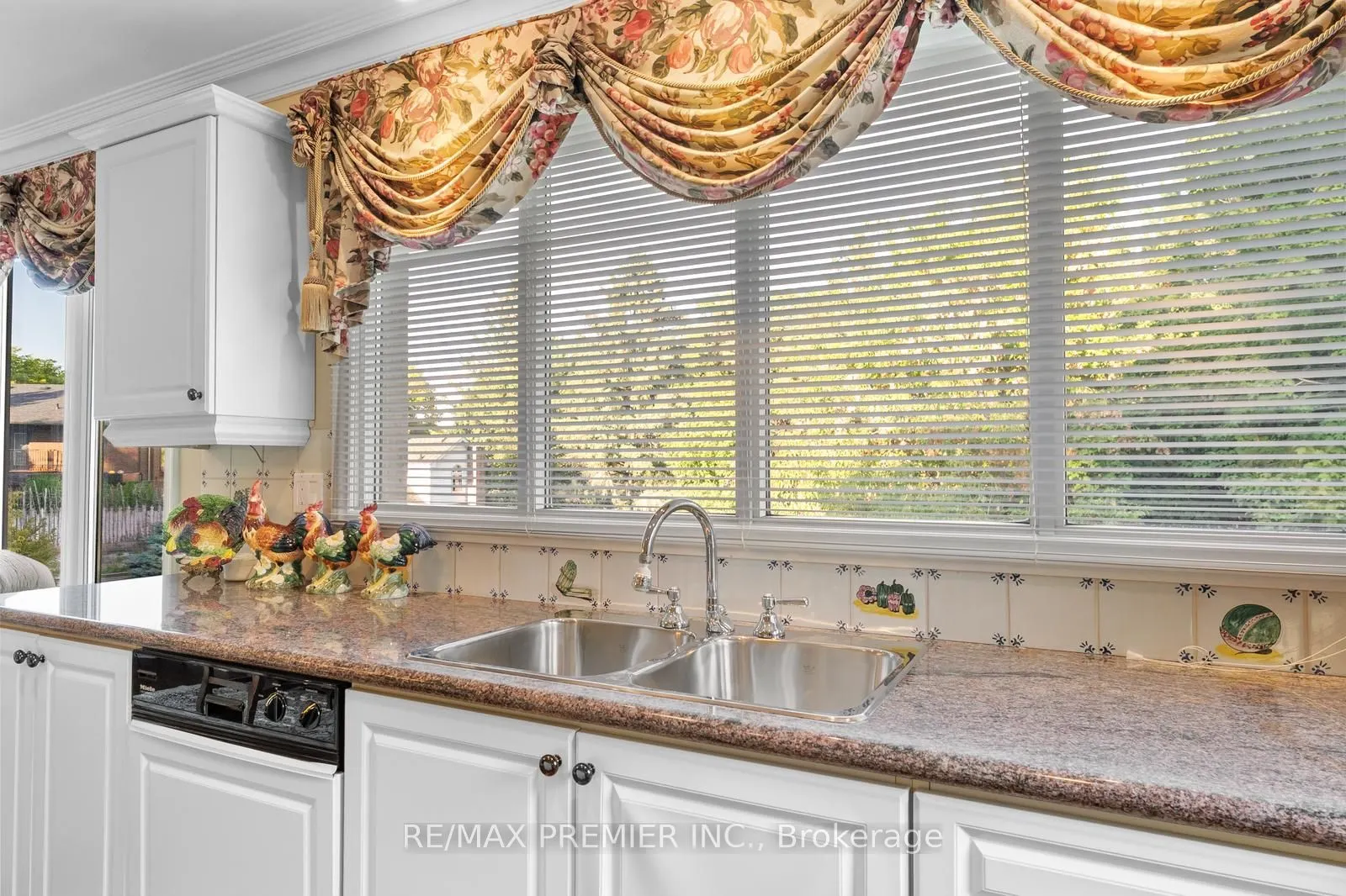 261 Sylvadene Parkway