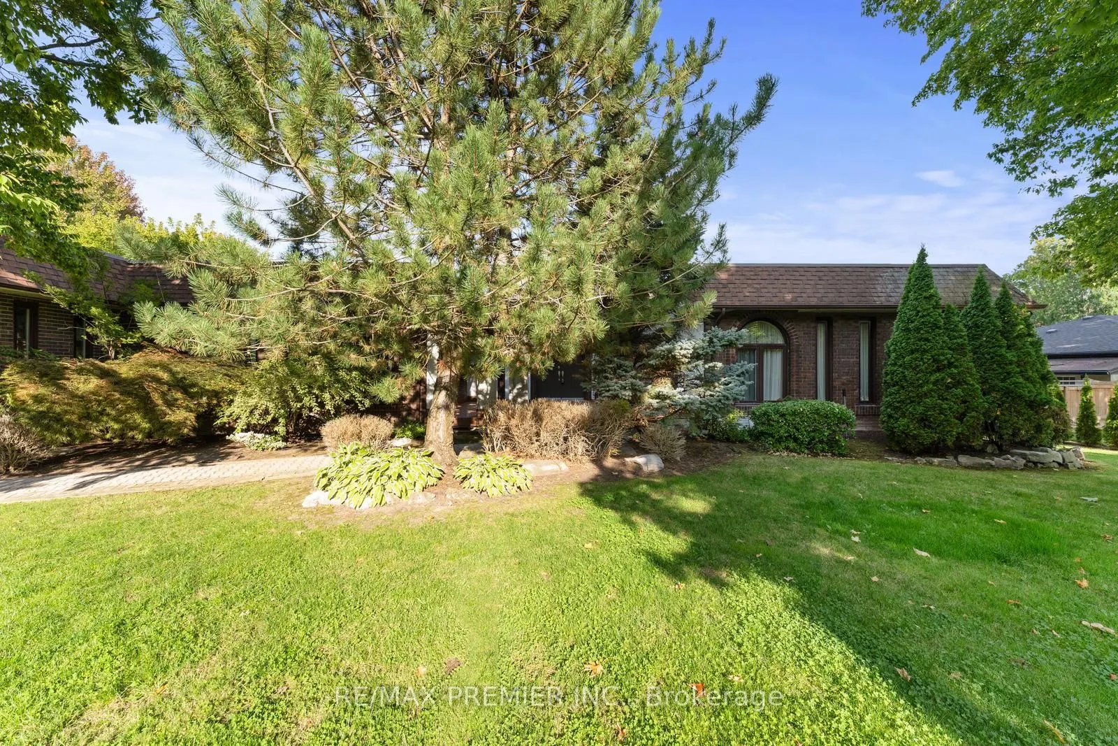 261 Sylvadene Parkway