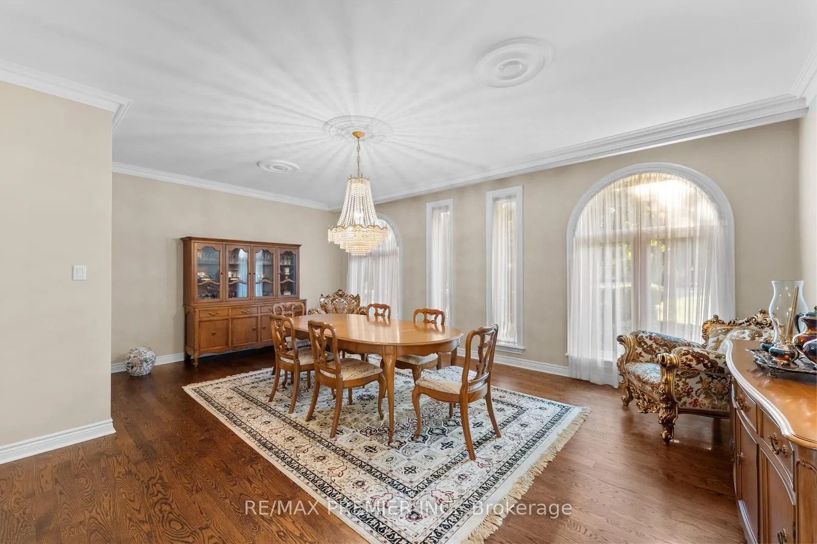 261 Sylvadene Parkway