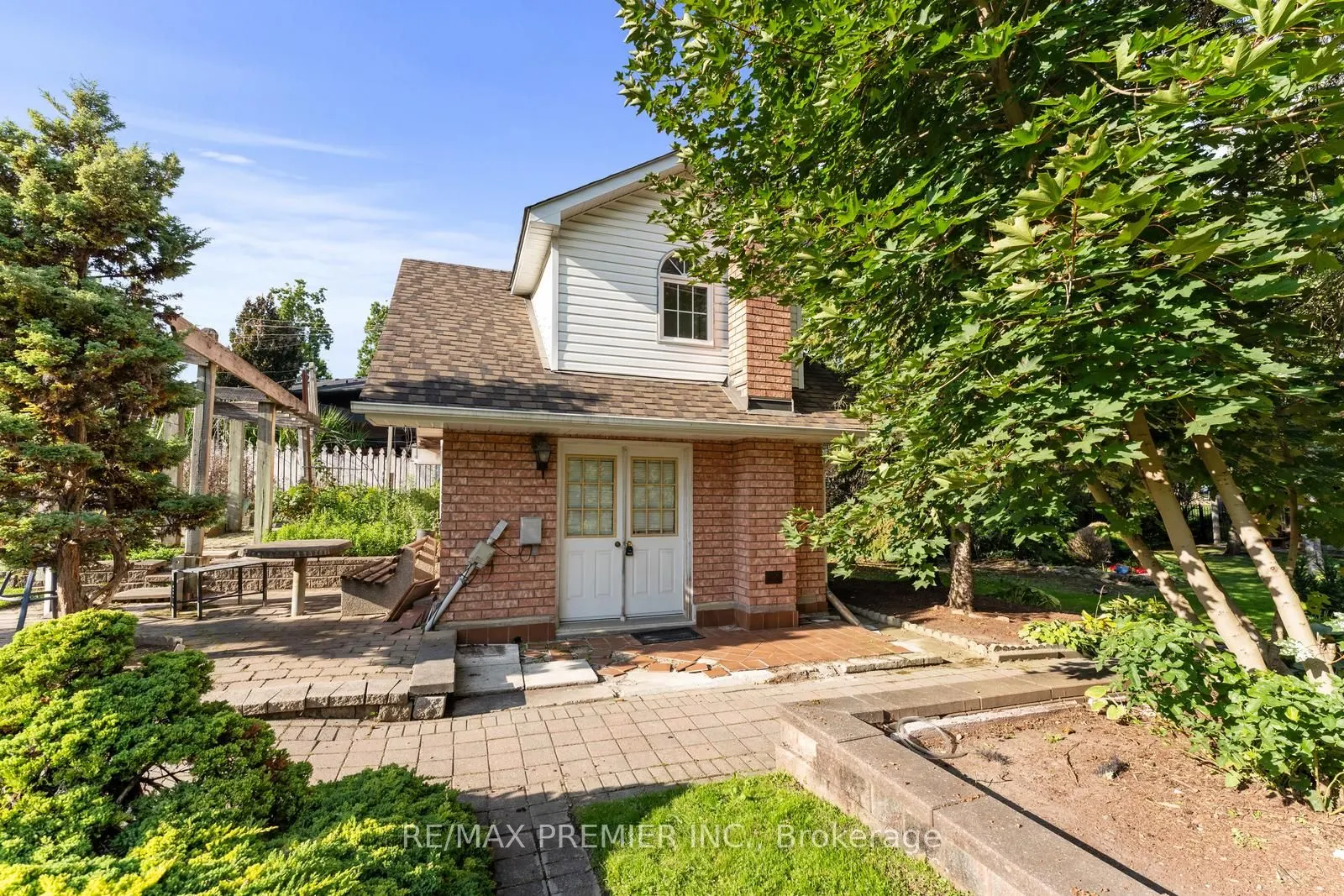 261 Sylvadene Parkway