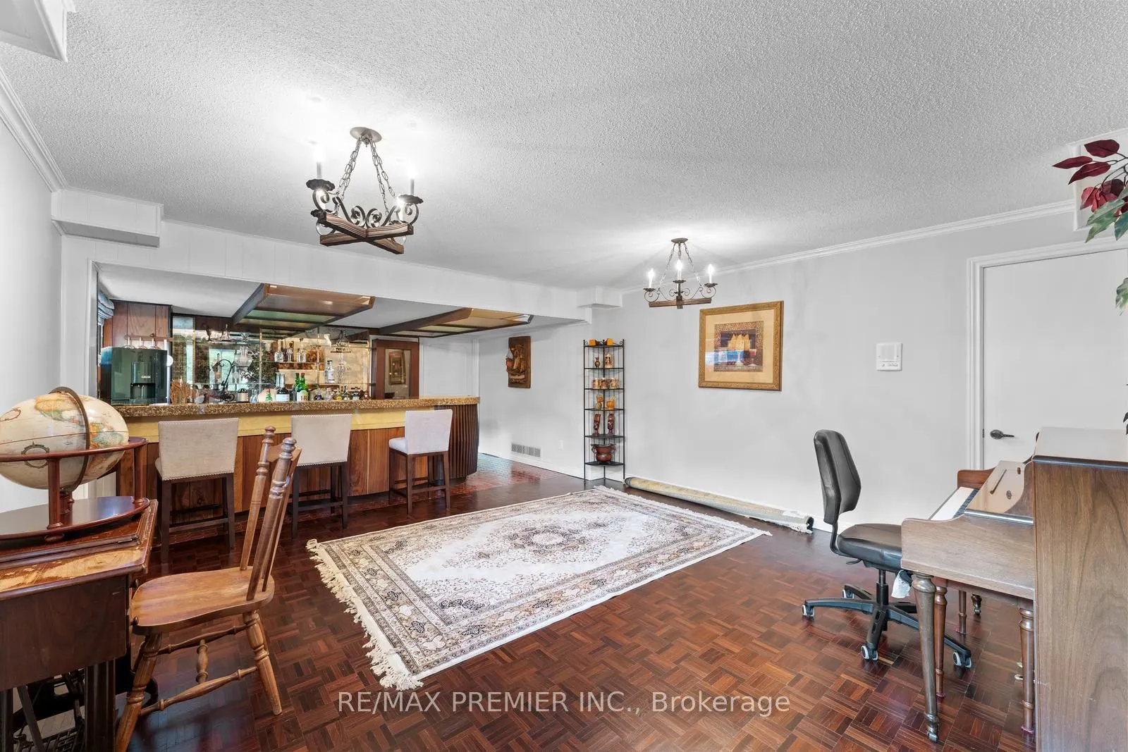 261 Sylvadene Parkway