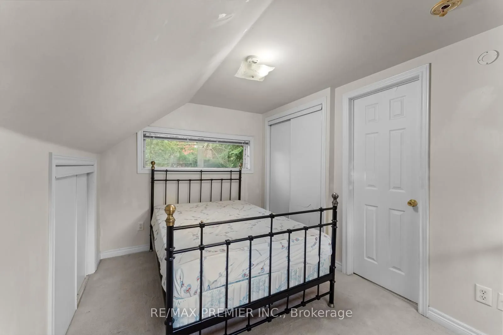 261 Sylvadene Parkway
