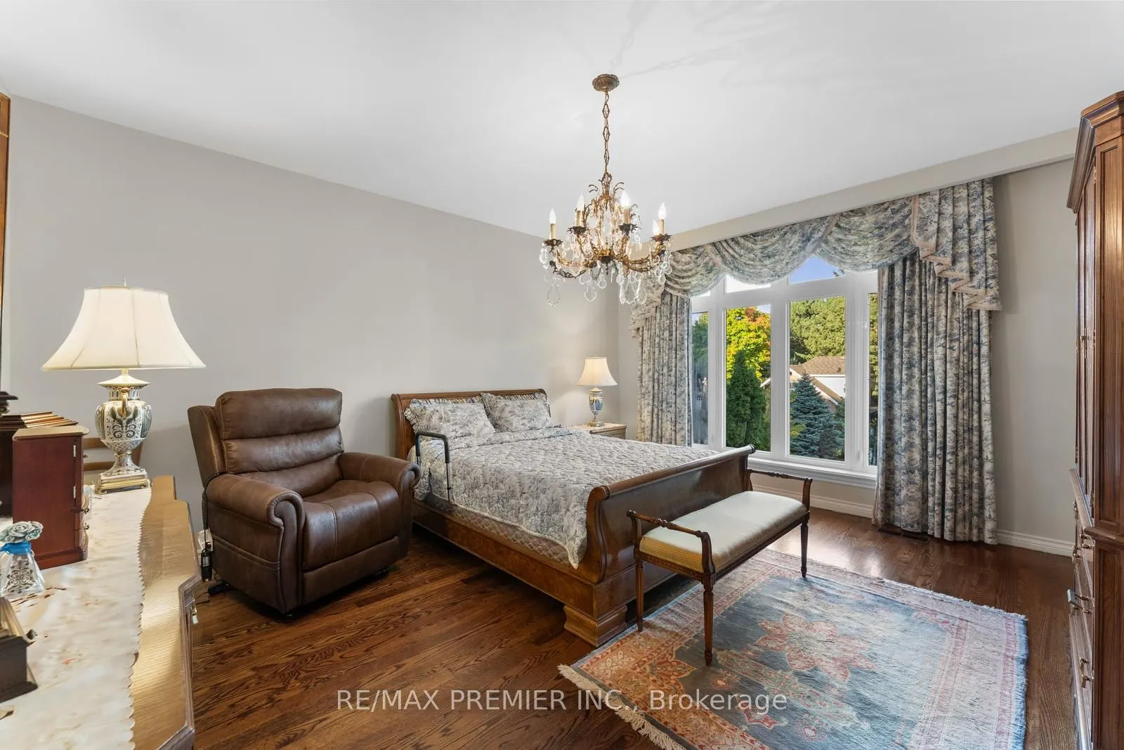261 Sylvadene Parkway