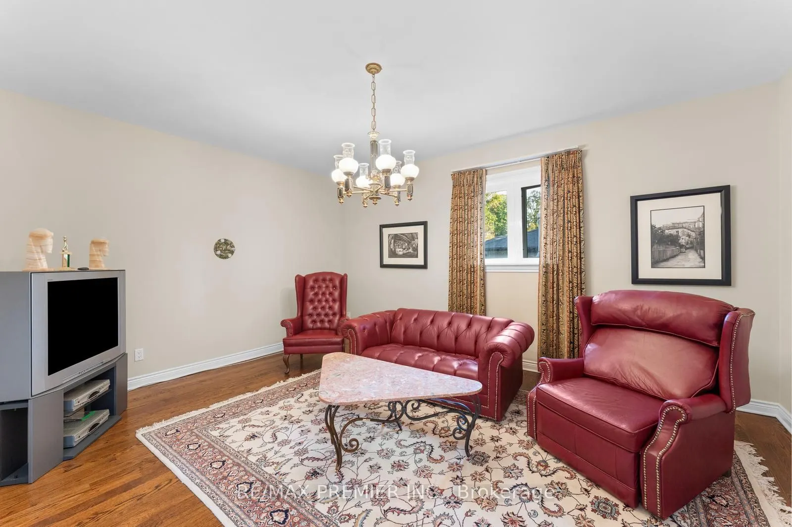 261 Sylvadene Parkway