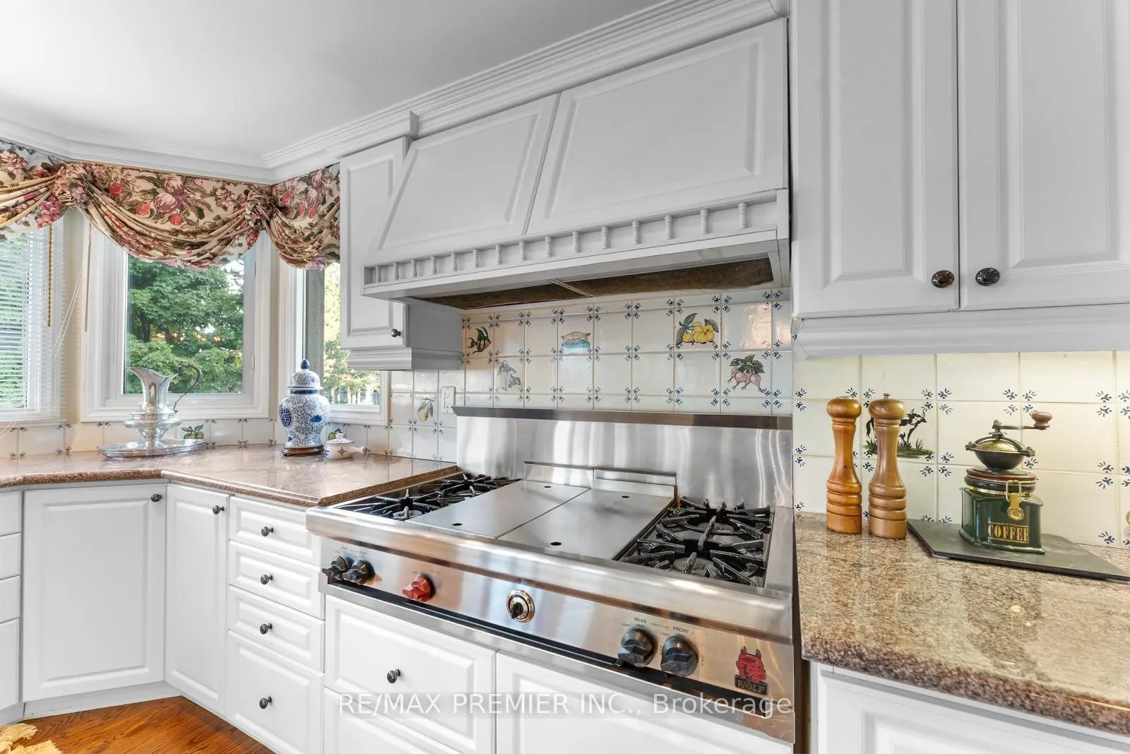 261 Sylvadene Parkway