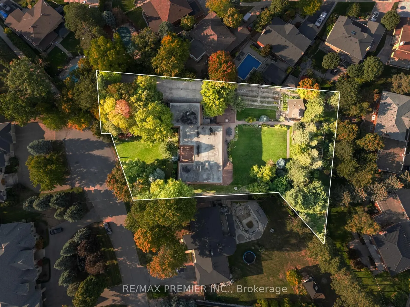 261 Sylvadene Parkway