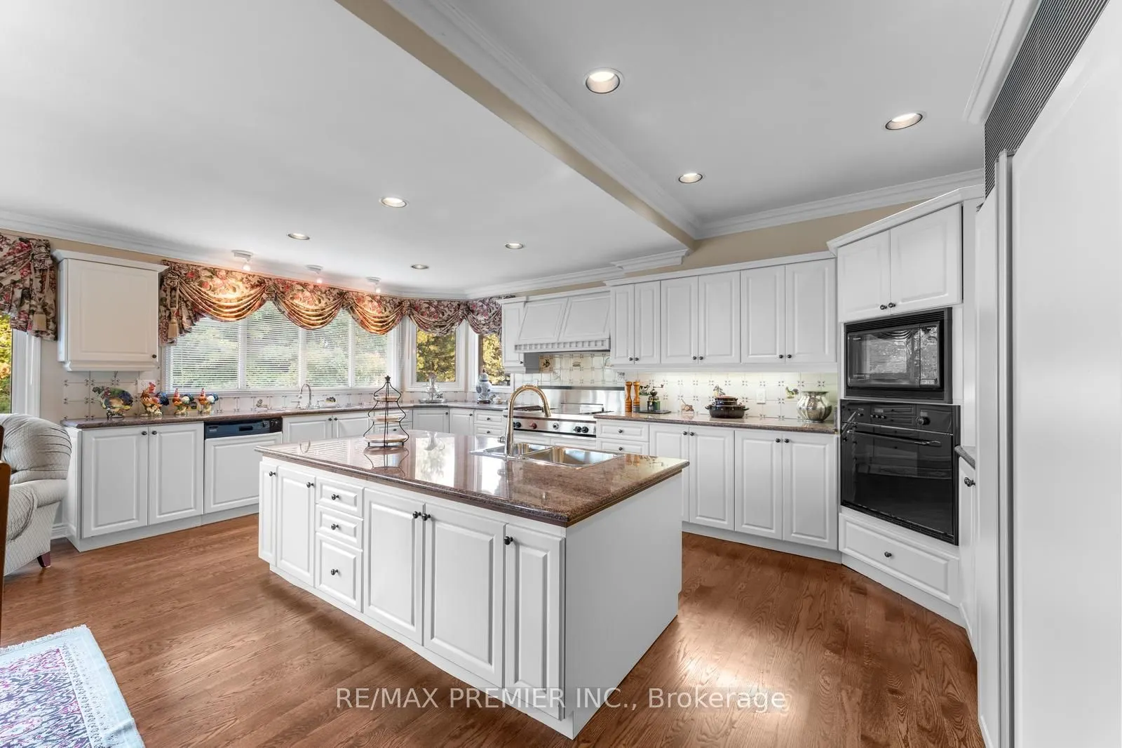 261 Sylvadene Parkway